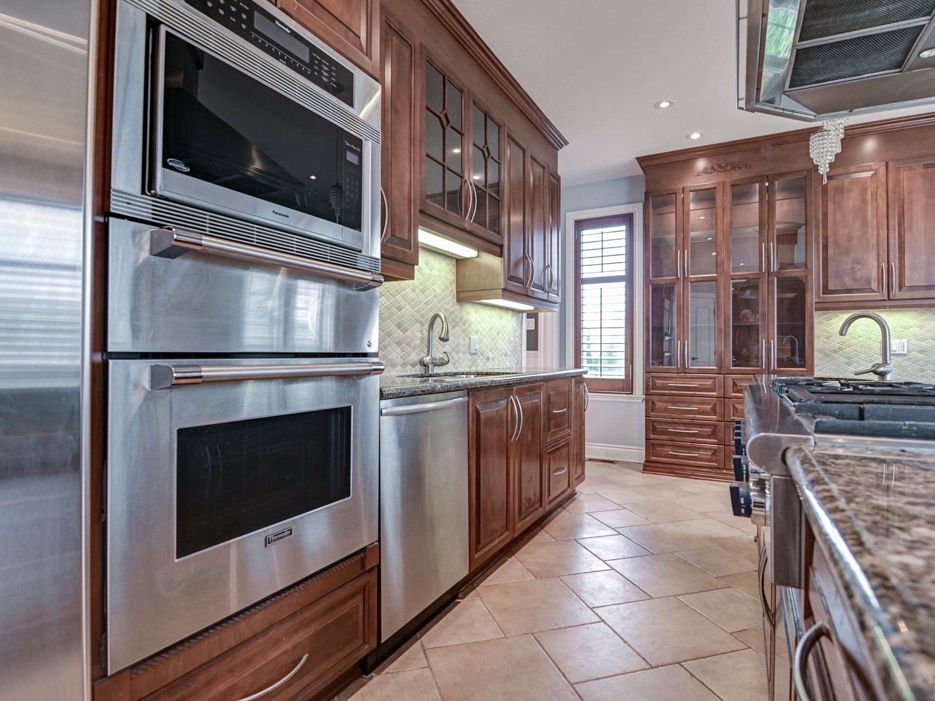 









3560


Rue de Loreto

,
Brossard,




QC
J4Y3J7

