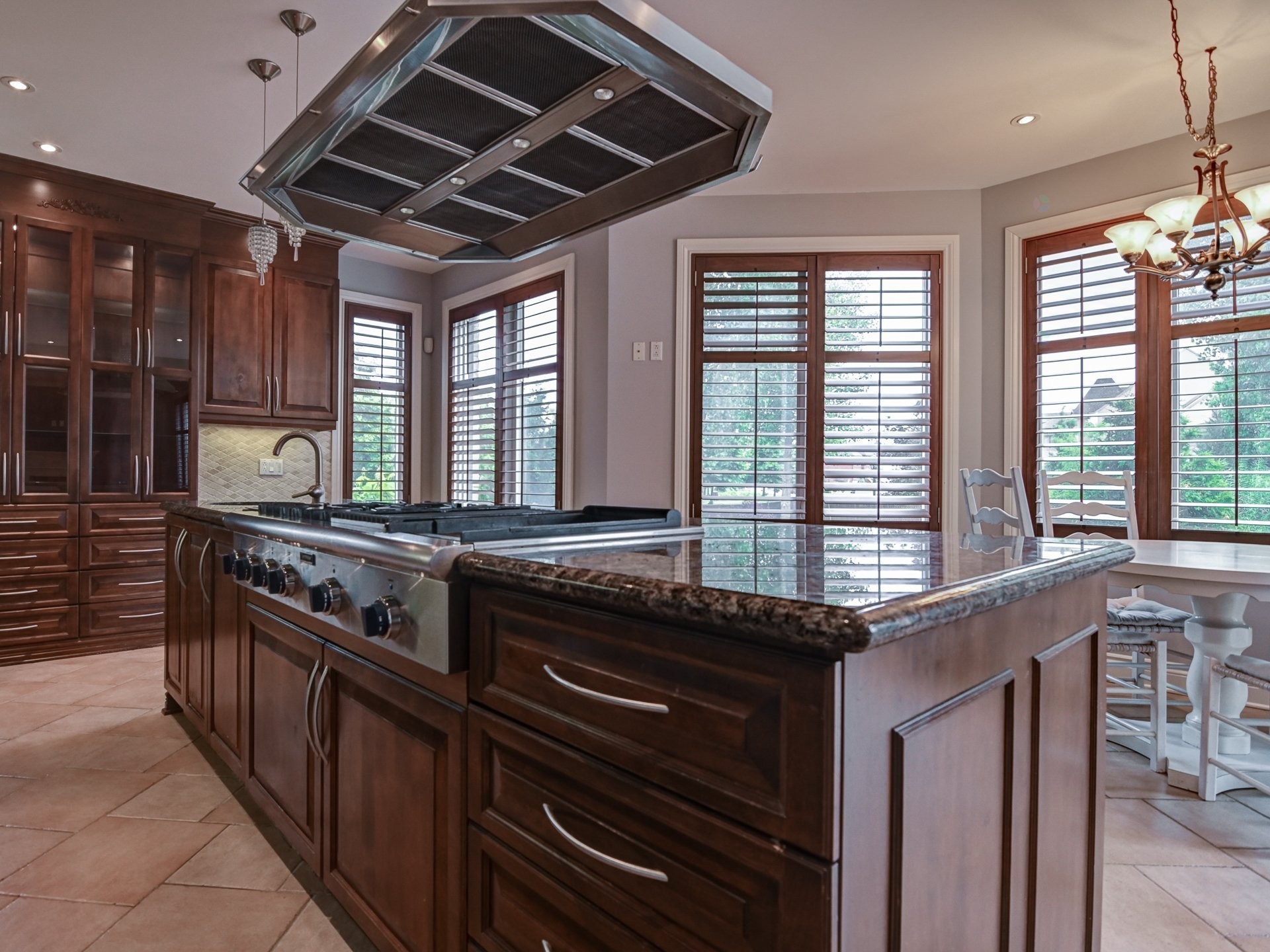 









3560


Rue de Loreto

,
Brossard,




QC
J4Y3J7

