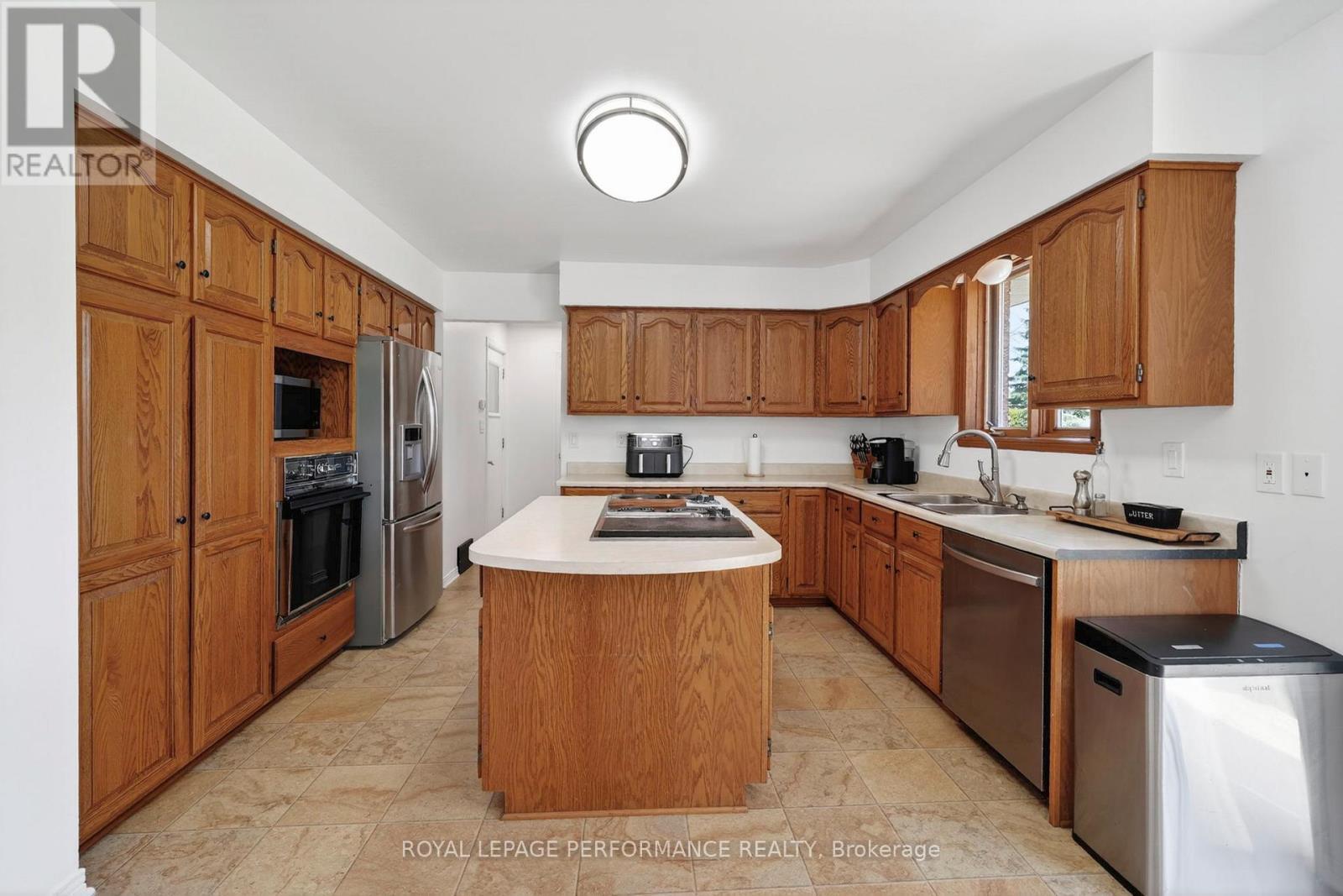












1793 DEWHURST AVENUE

,
Cornwall,




Ontario
K6J3N1

