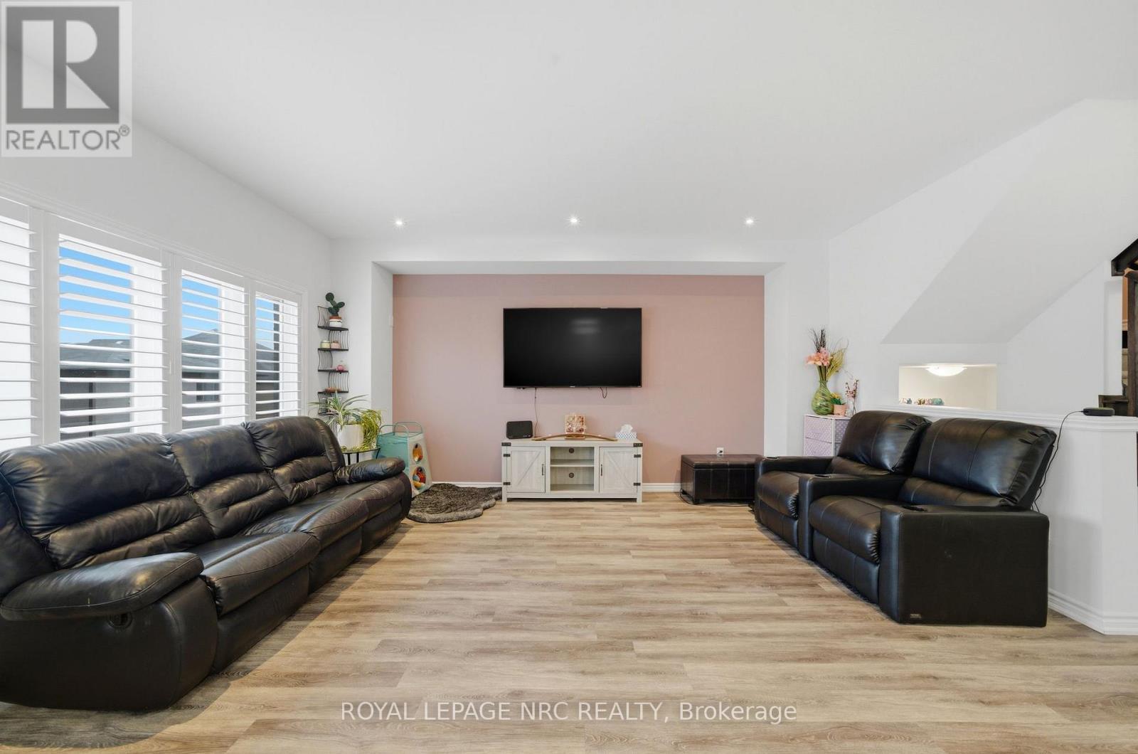 












4071 THOMAS STREET

,
Lincoln (Beamsville),




Ontario
L3J0S5


