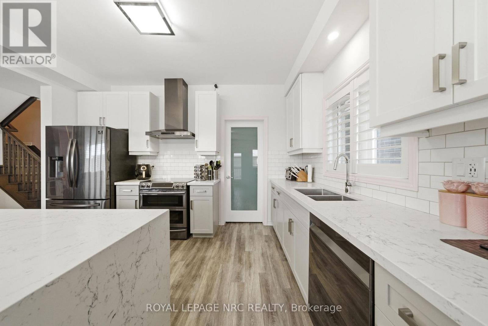 












4071 THOMAS STREET

,
Lincoln (Beamsville),




Ontario
L3J0S5

