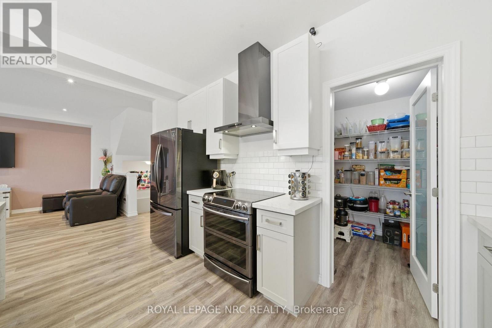 












4071 THOMAS STREET

,
Lincoln (Beamsville),




Ontario
L3J0S5

