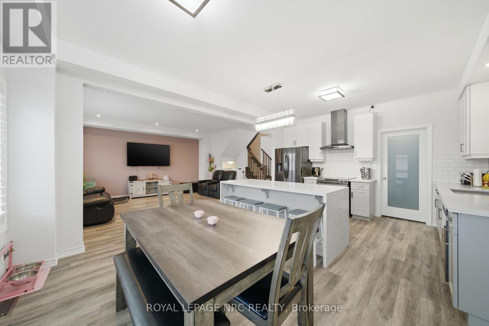 












4071 THOMAS STREET

,
Lincoln (Beamsville),




Ontario
L3J0S5

