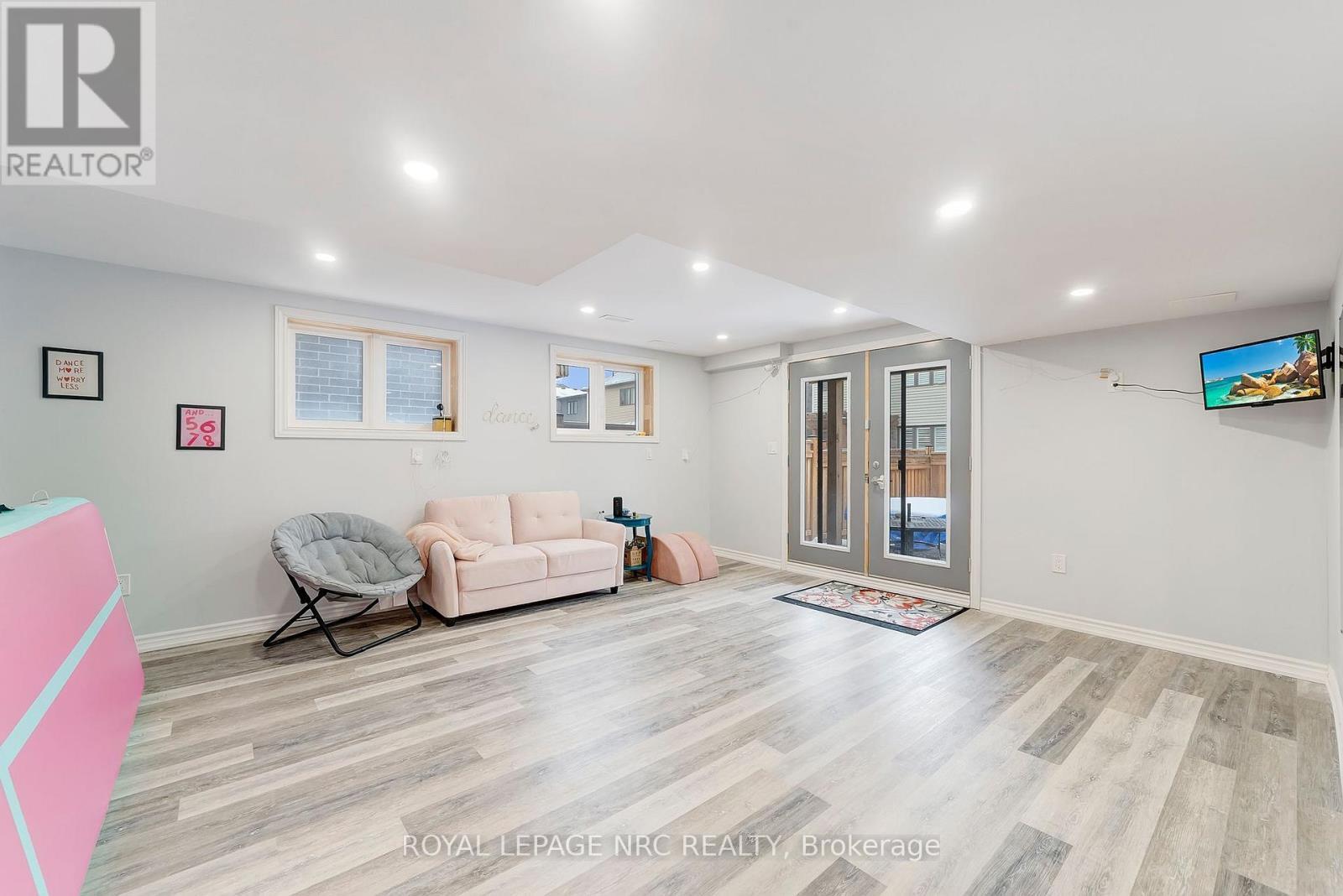












4071 THOMAS STREET

,
Lincoln (Beamsville),




Ontario
L3J0S5

