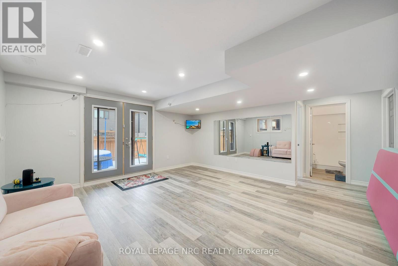 












4071 THOMAS STREET

,
Lincoln (Beamsville),




Ontario
L3J0S5

