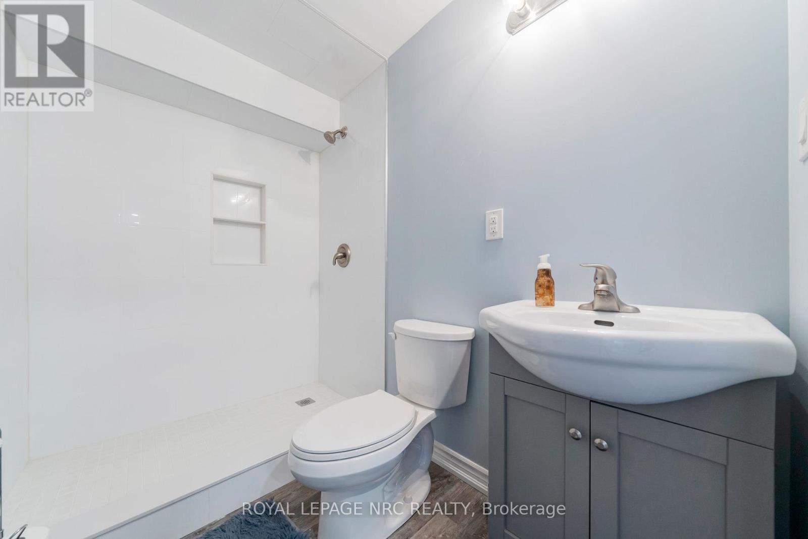 












4071 THOMAS STREET

,
Lincoln (Beamsville),




Ontario
L3J0S5


