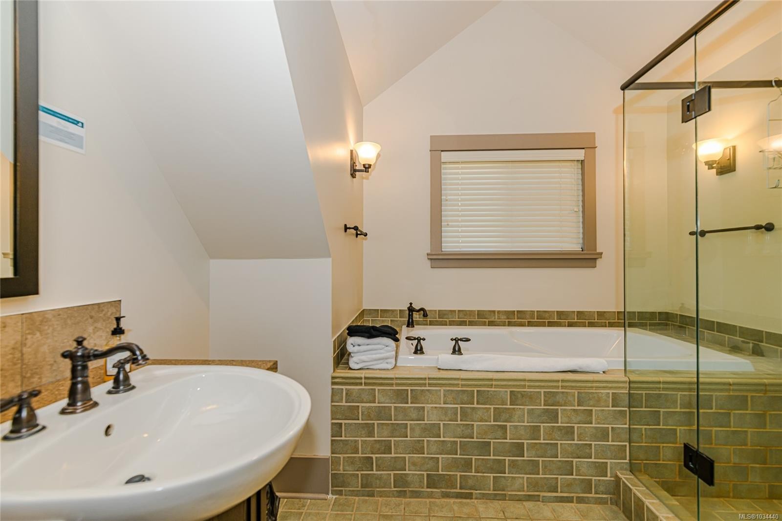 









315


Robinson

Rd, 36,
Salt Spring,




BC
V8K 1P7

