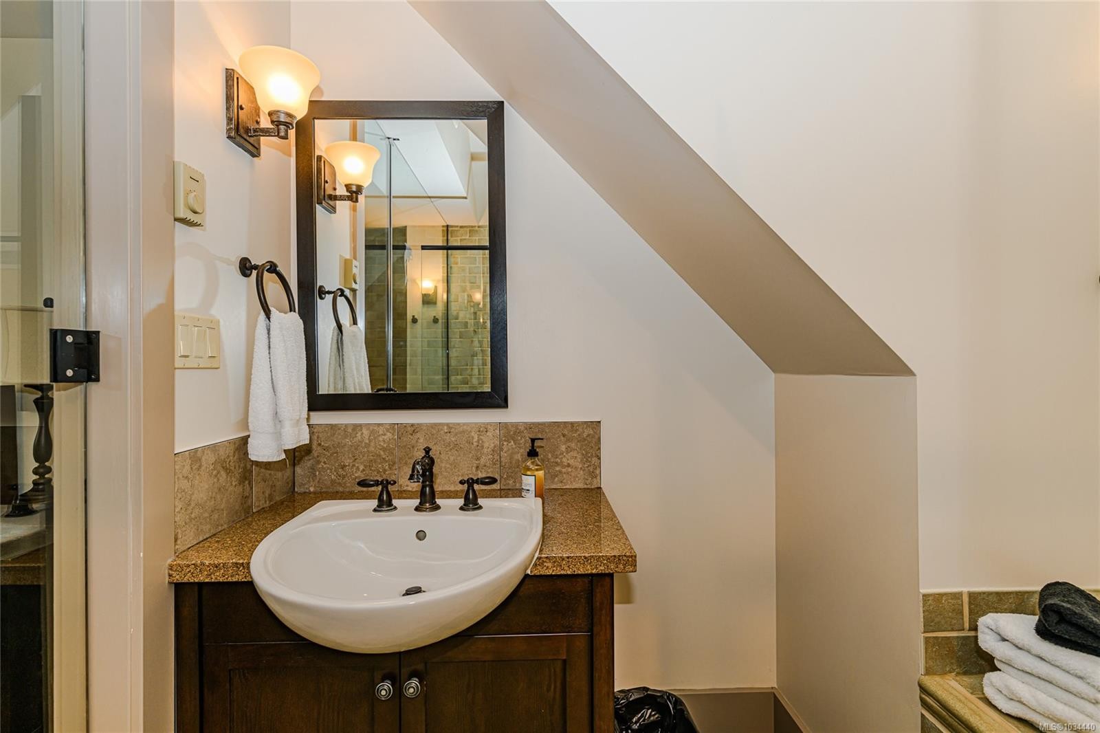 









315


Robinson

Rd, 36,
Salt Spring,




BC
V8K 1P7

