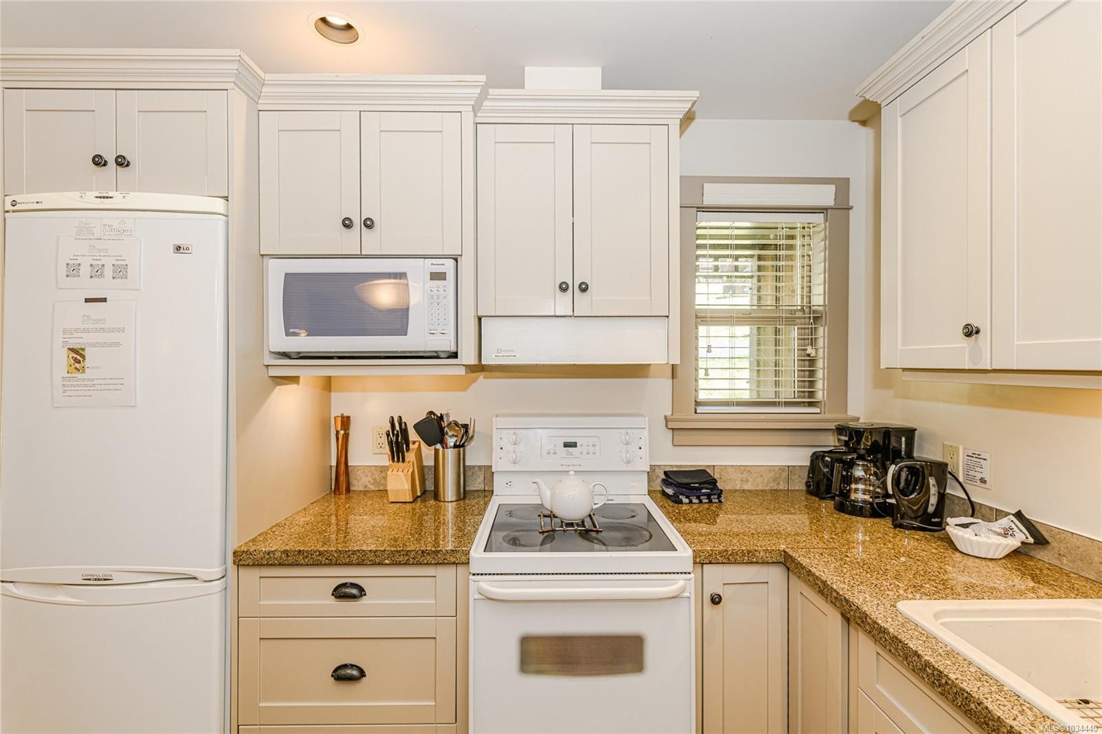 









315


Robinson

Rd, 36,
Salt Spring,




BC
V8K 1P7

