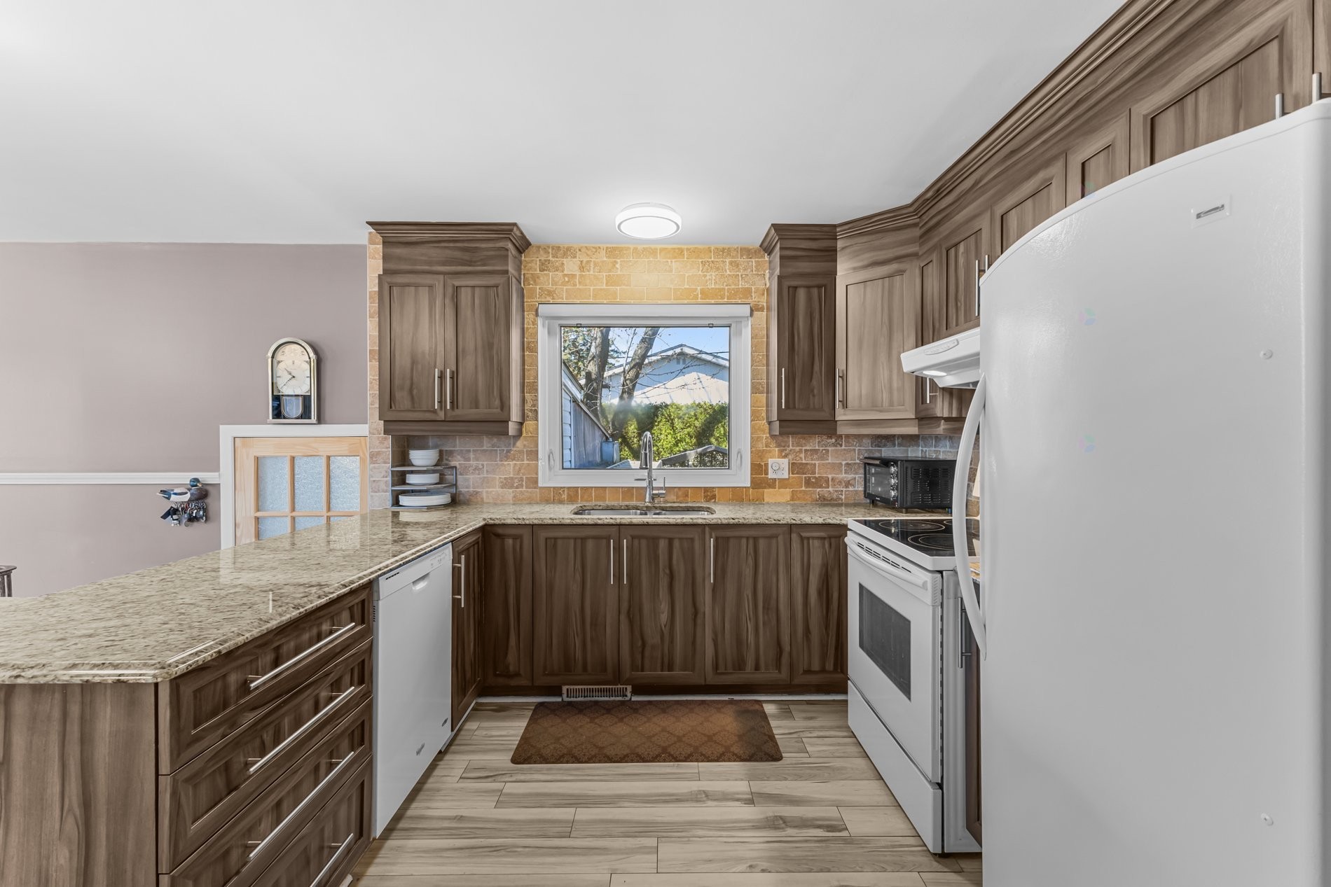 









467


Rue Flavien

,
Laval (Fabreville),




QC
H7P3A3

