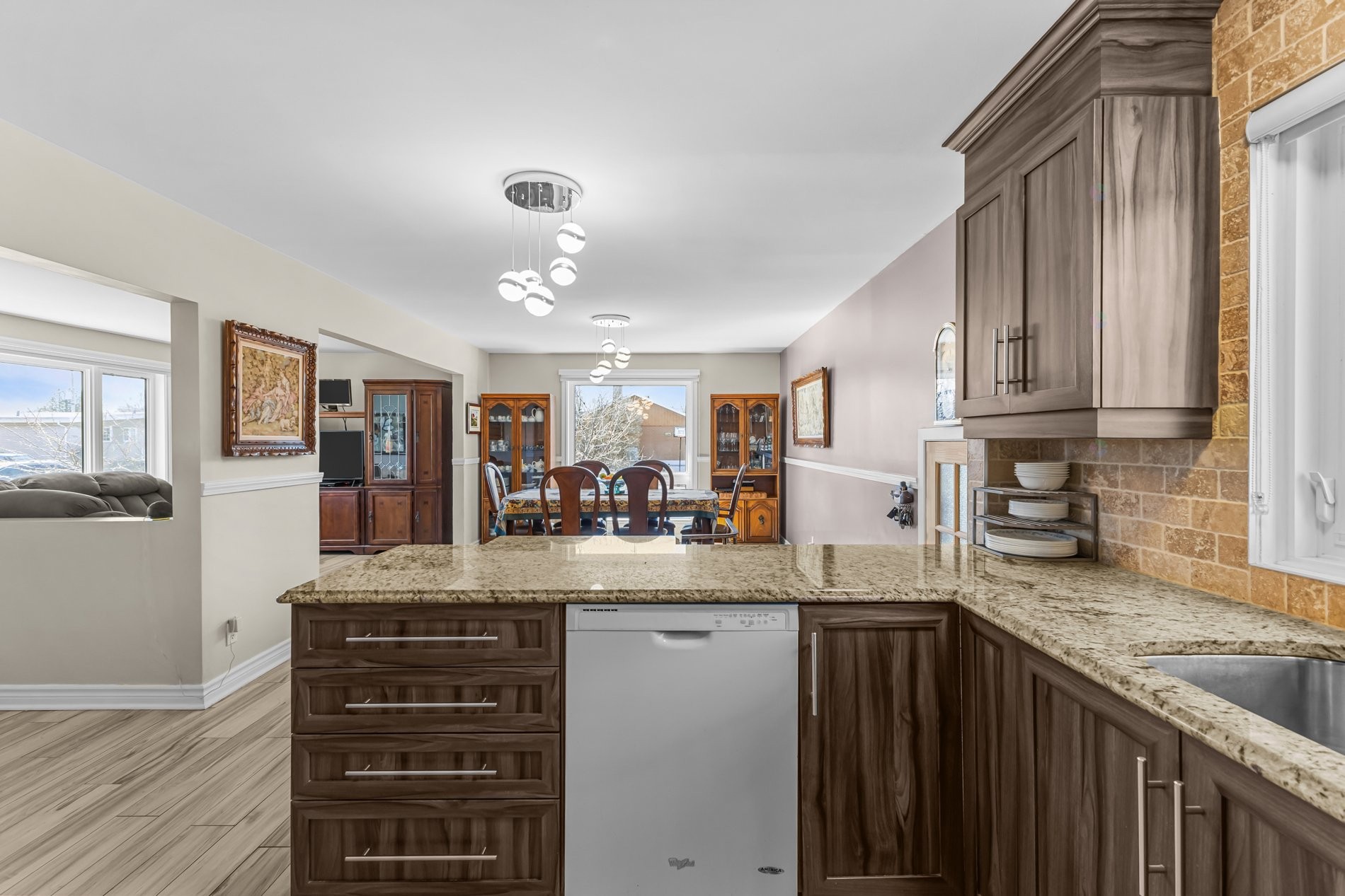 









467


Rue Flavien

,
Laval (Fabreville),




QC
H7P3A3

