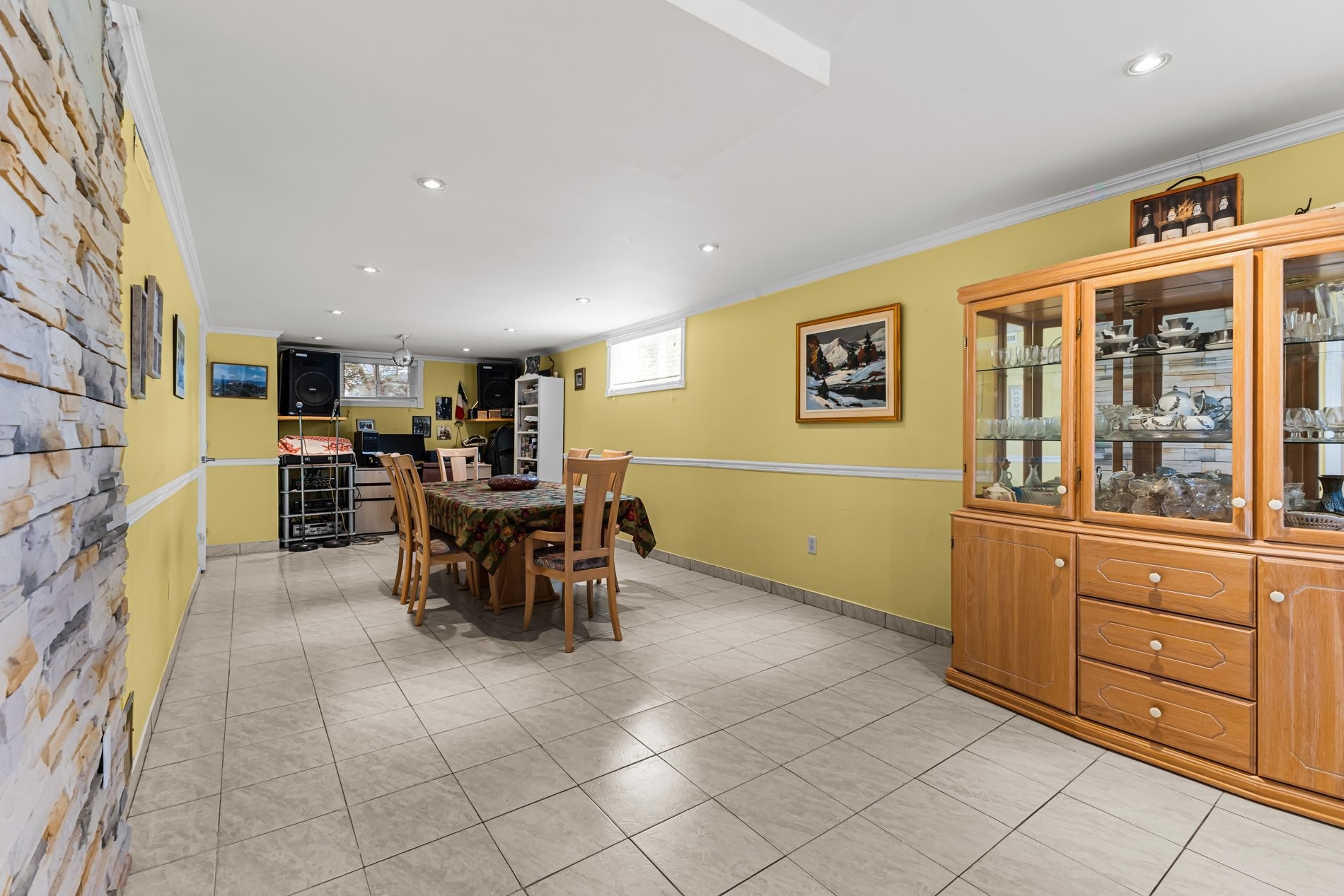 









467


Rue Flavien

,
Laval (Fabreville),




QC
H7P3A3

