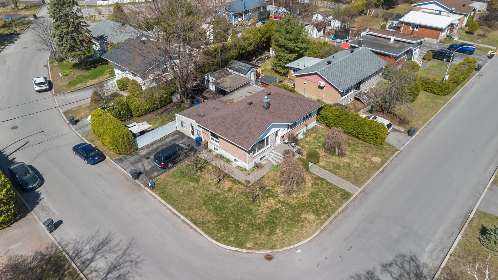 









467


Rue Flavien

,
Laval (Fabreville),




QC
H7P3A3

