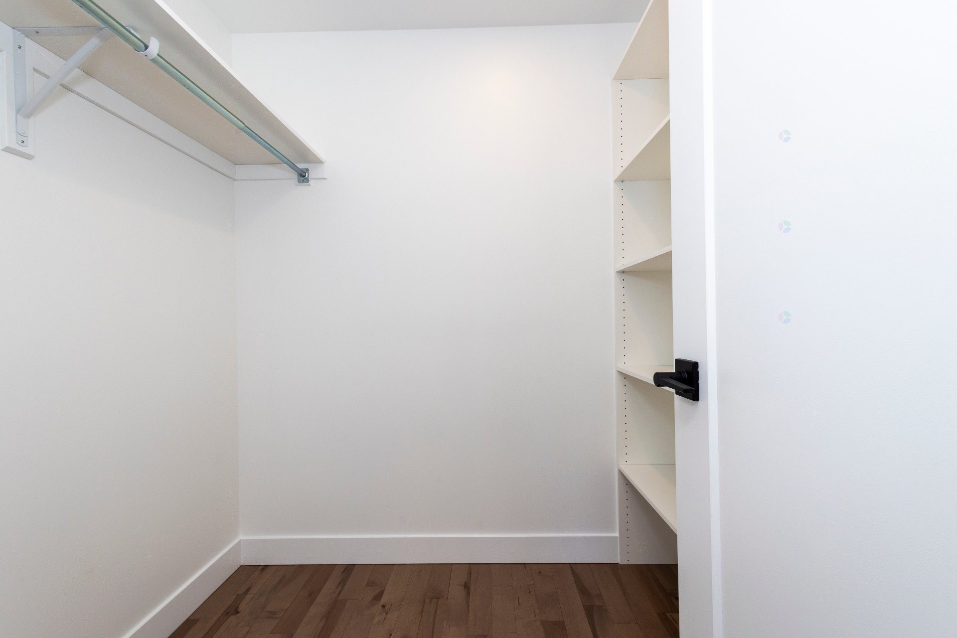 









2108


Rue Atateken

,
Montréal (Ville-Marie),




QC
H2L3L8

