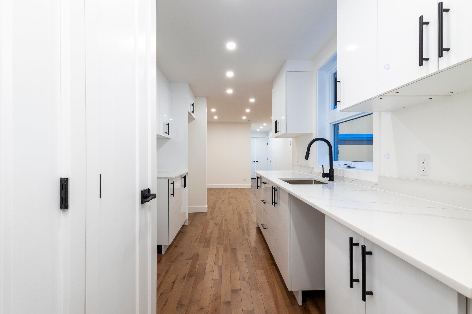 









2108


Rue Atateken

,
Montréal (Ville-Marie),




QC
H2L3L8

