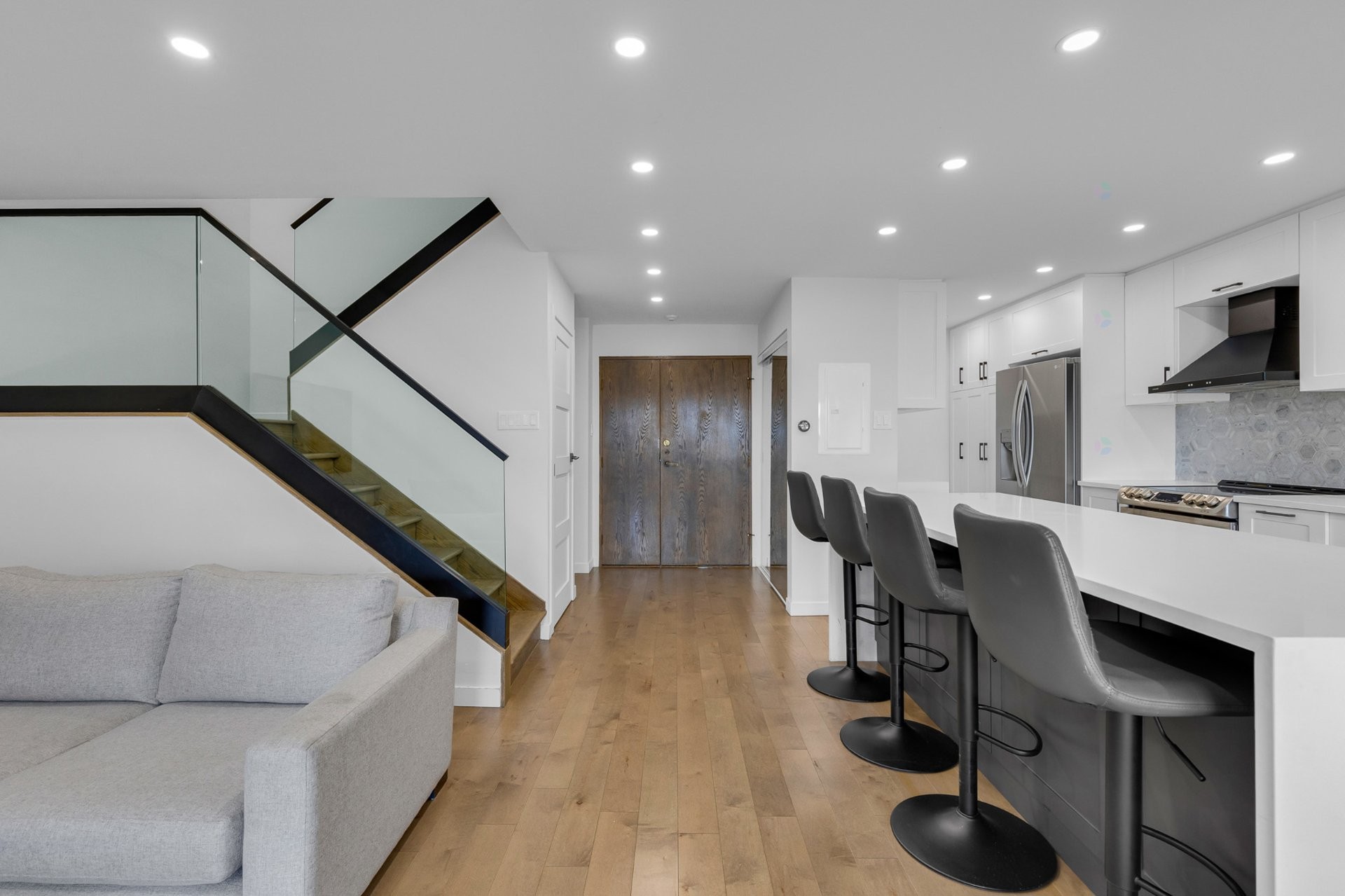 









5790


Av. Rembrandt

, PH4,
Côte-Saint-Luc,




QC
H4W2V2

