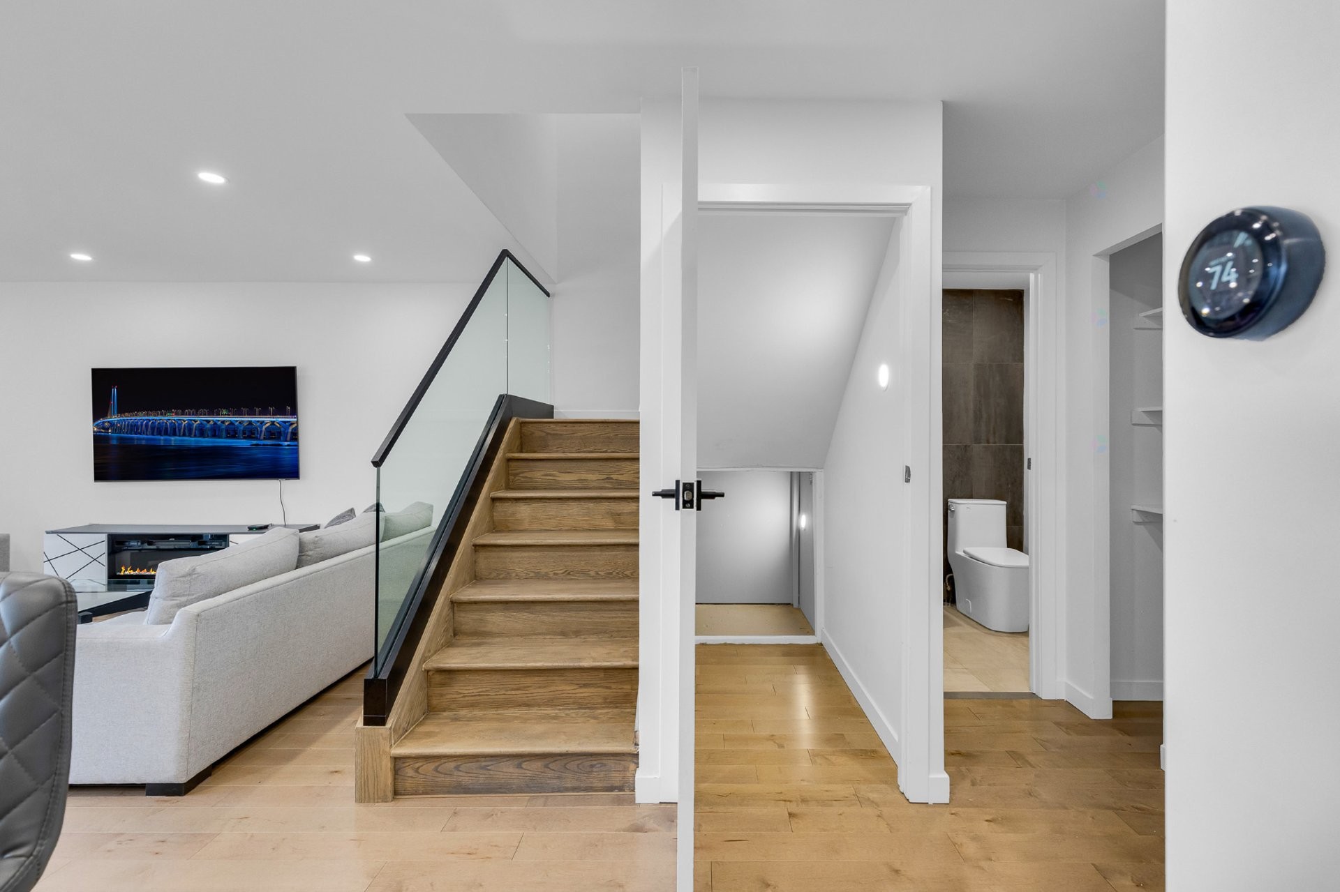 









5790


Av. Rembrandt

, PH4,
Côte-Saint-Luc,




QC
H4W2V2

