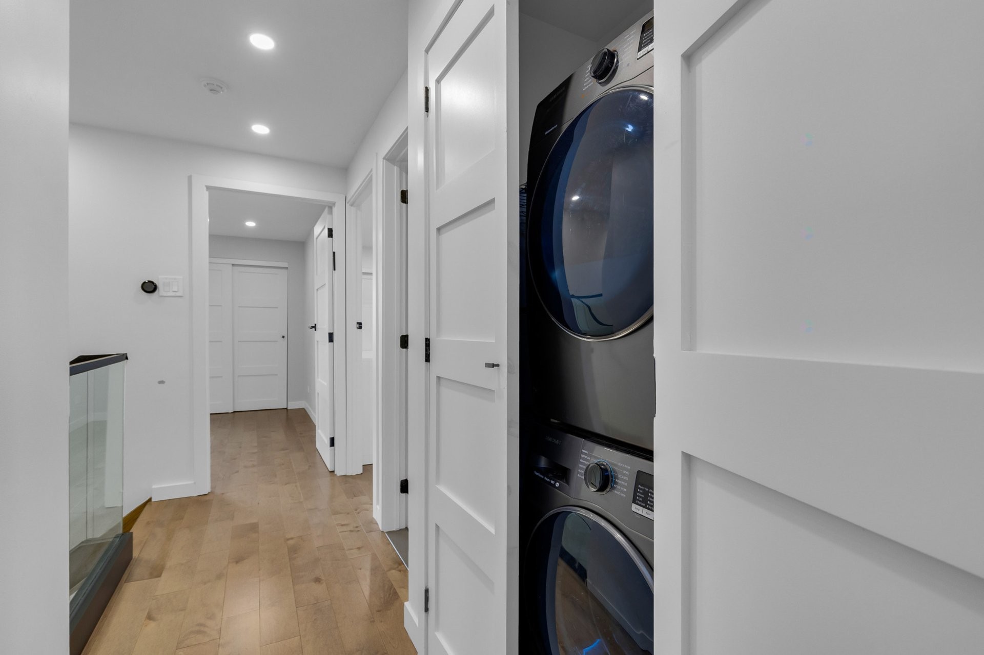 









5790


Av. Rembrandt

, PH4,
Côte-Saint-Luc,




QC
H4W2V2

