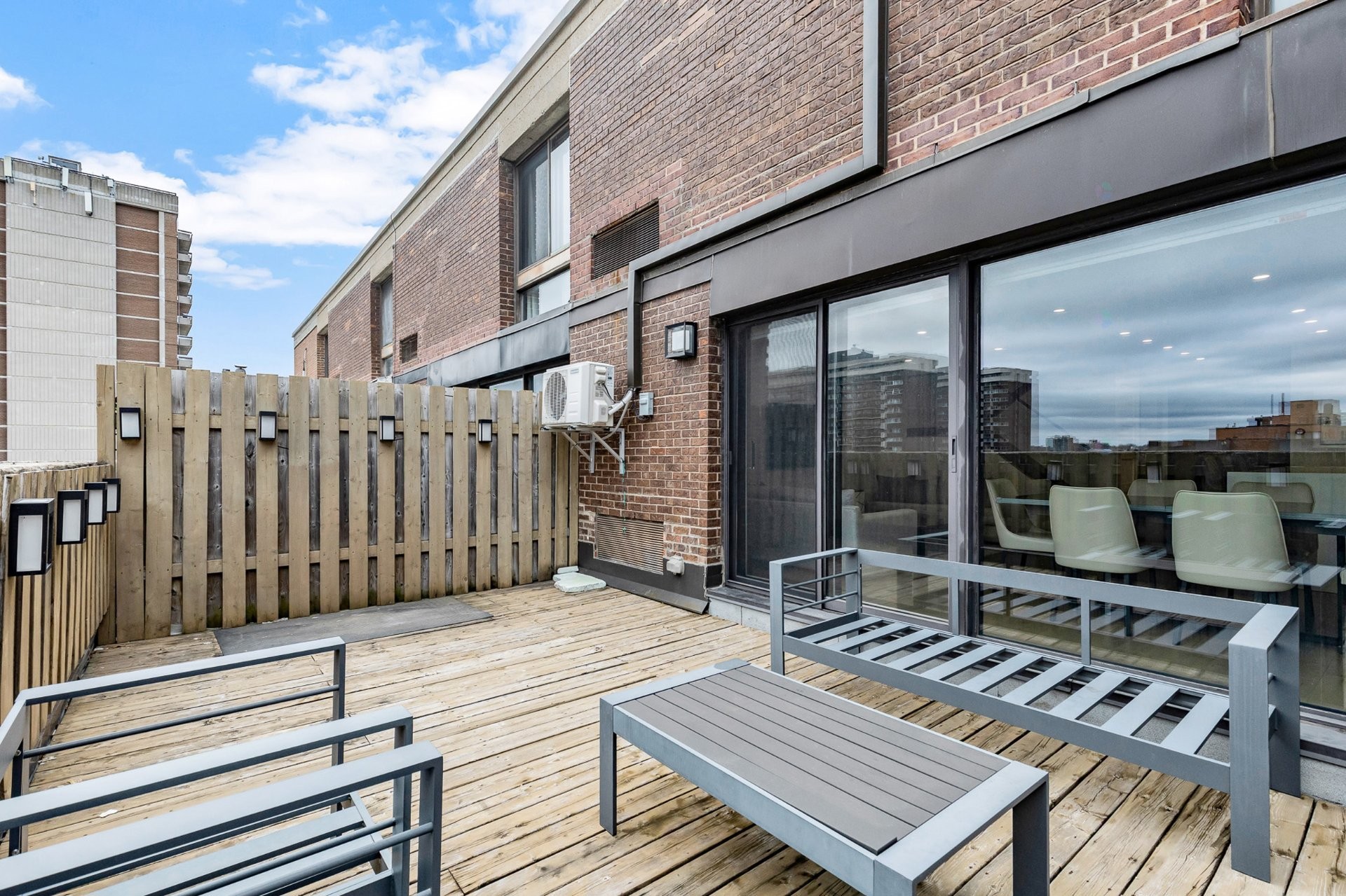 









5790


Av. Rembrandt

, PH4,
Côte-Saint-Luc,




QC
H4W2V2

