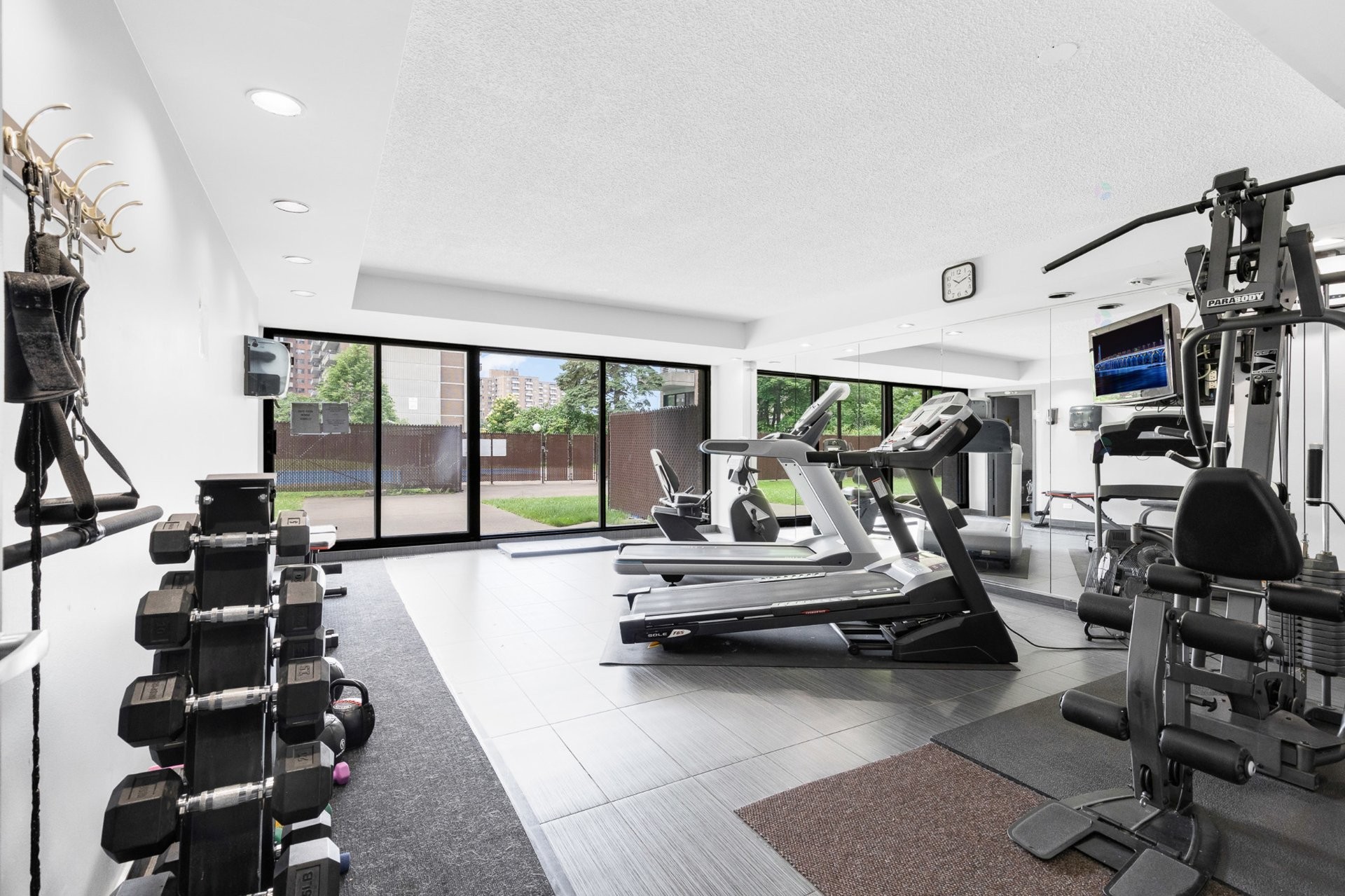 









5790


Av. Rembrandt

, PH4,
Côte-Saint-Luc,




QC
H4W2V2

