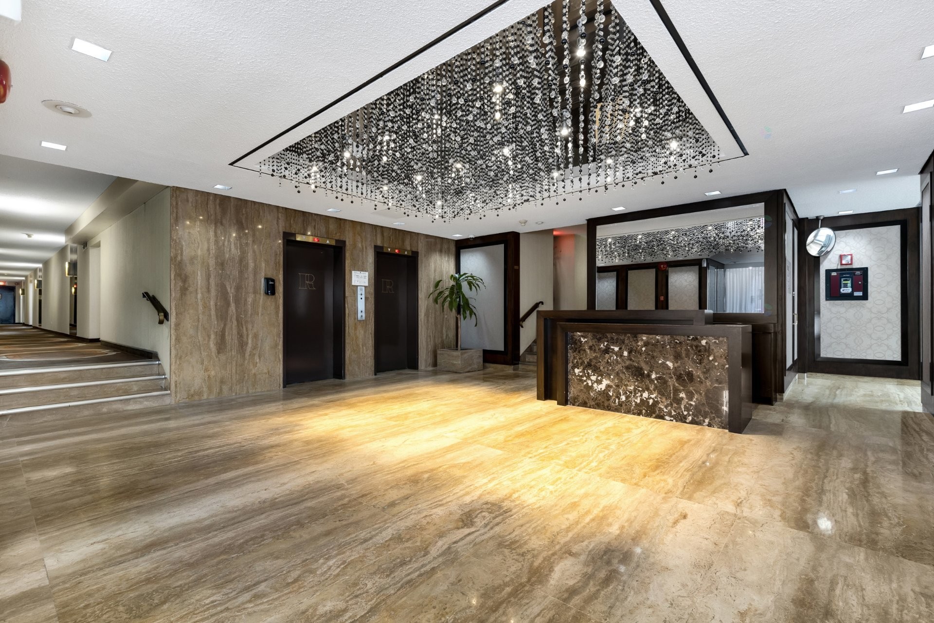 









5790


Av. Rembrandt

, PH4,
Côte-Saint-Luc,




QC
H4W2V2

