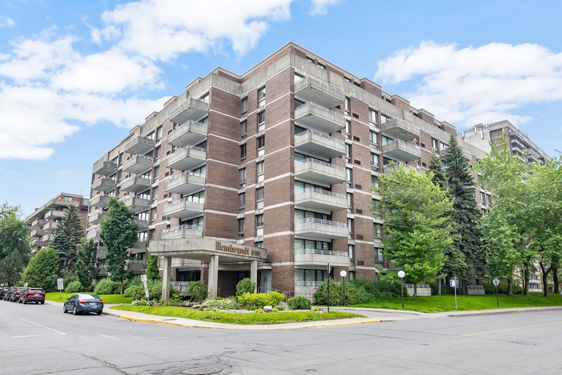 









5790


Av. Rembrandt

, PH4,
Côte-Saint-Luc,




QC
H4W2V2

