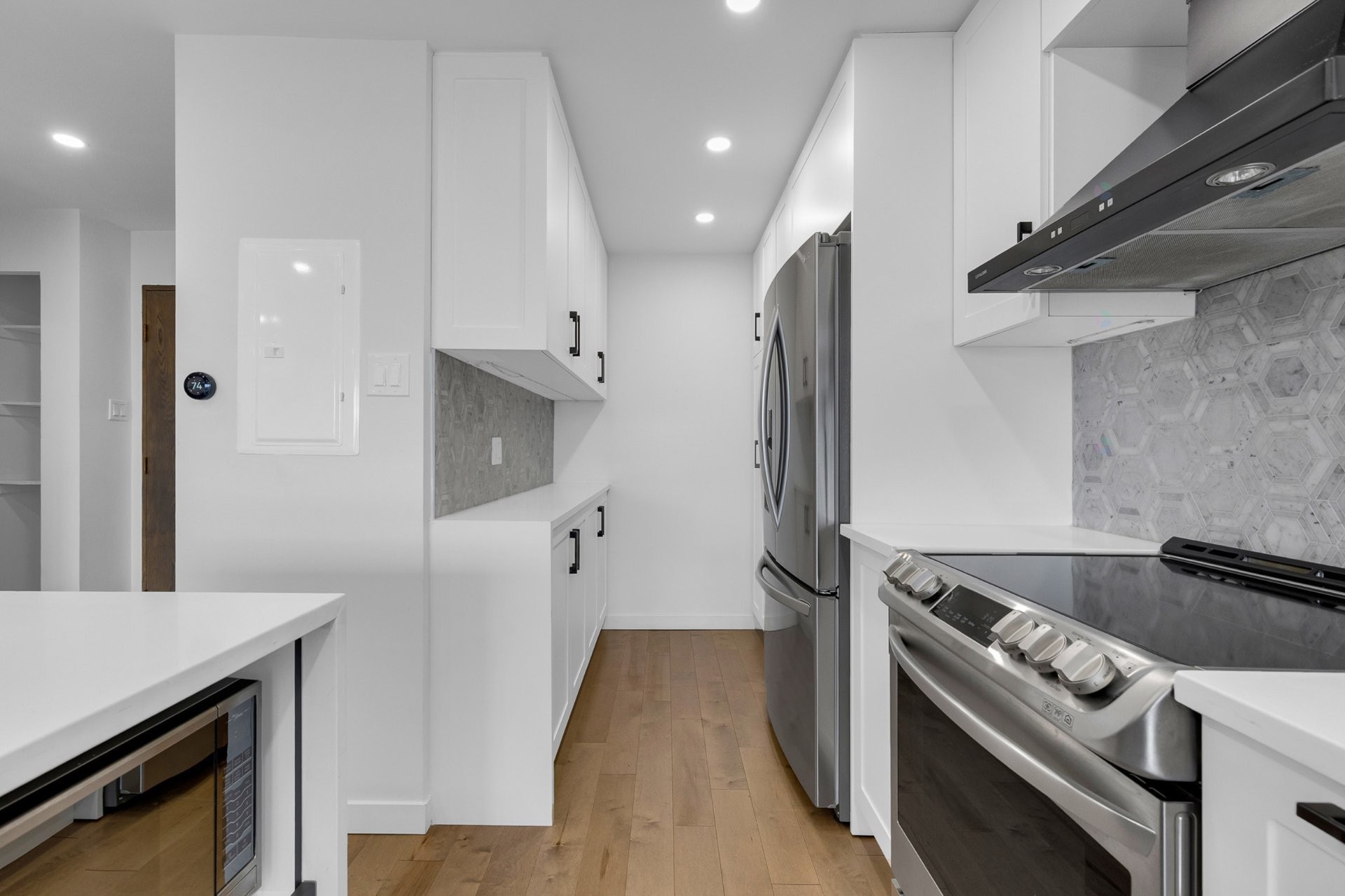 









5790


Av. Rembrandt

, PH4,
Côte-Saint-Luc,




QC
H4W2V2

