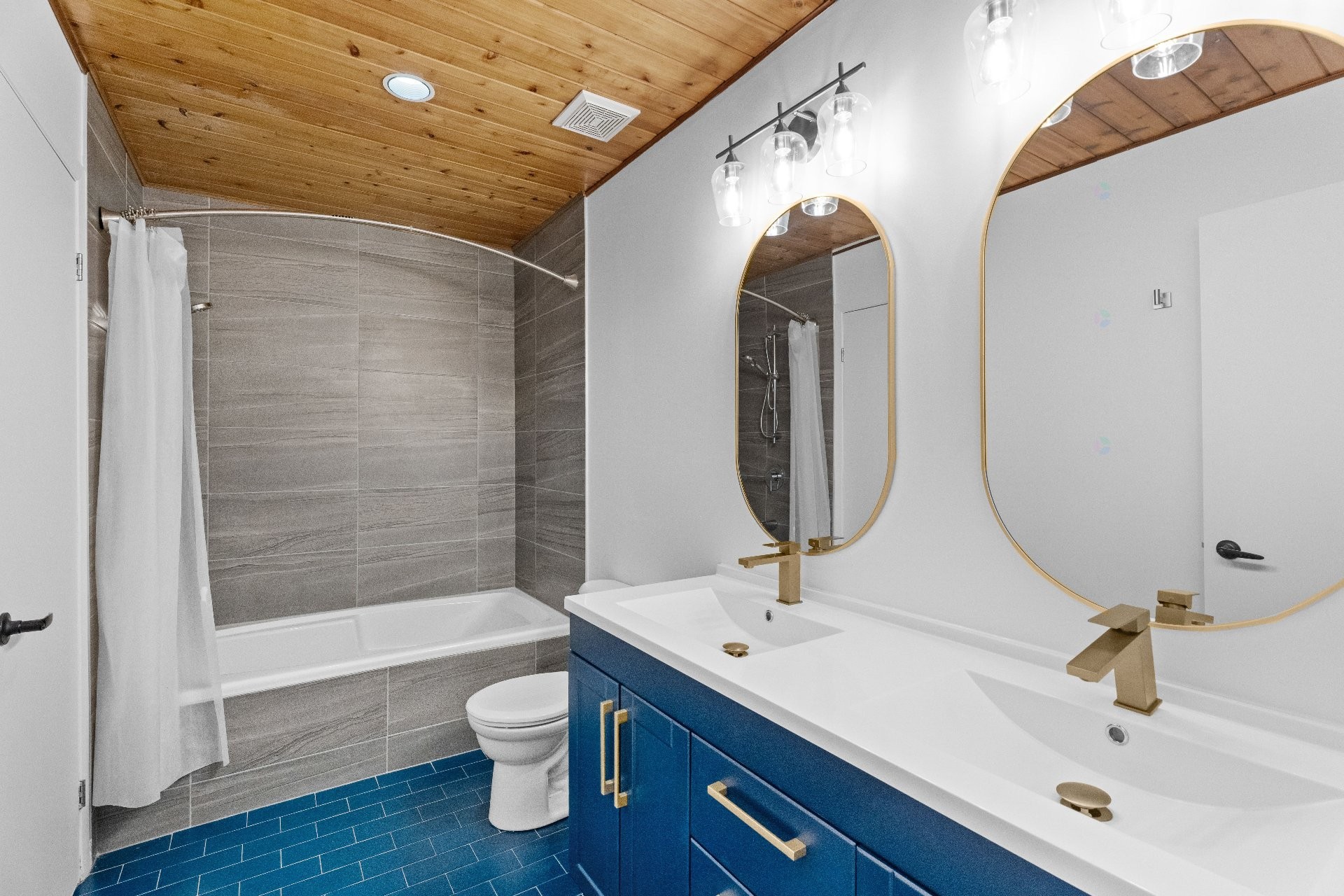 









782


Rue Principale

, 146,
Saint-Sauveur,




QC
J0R1R2

