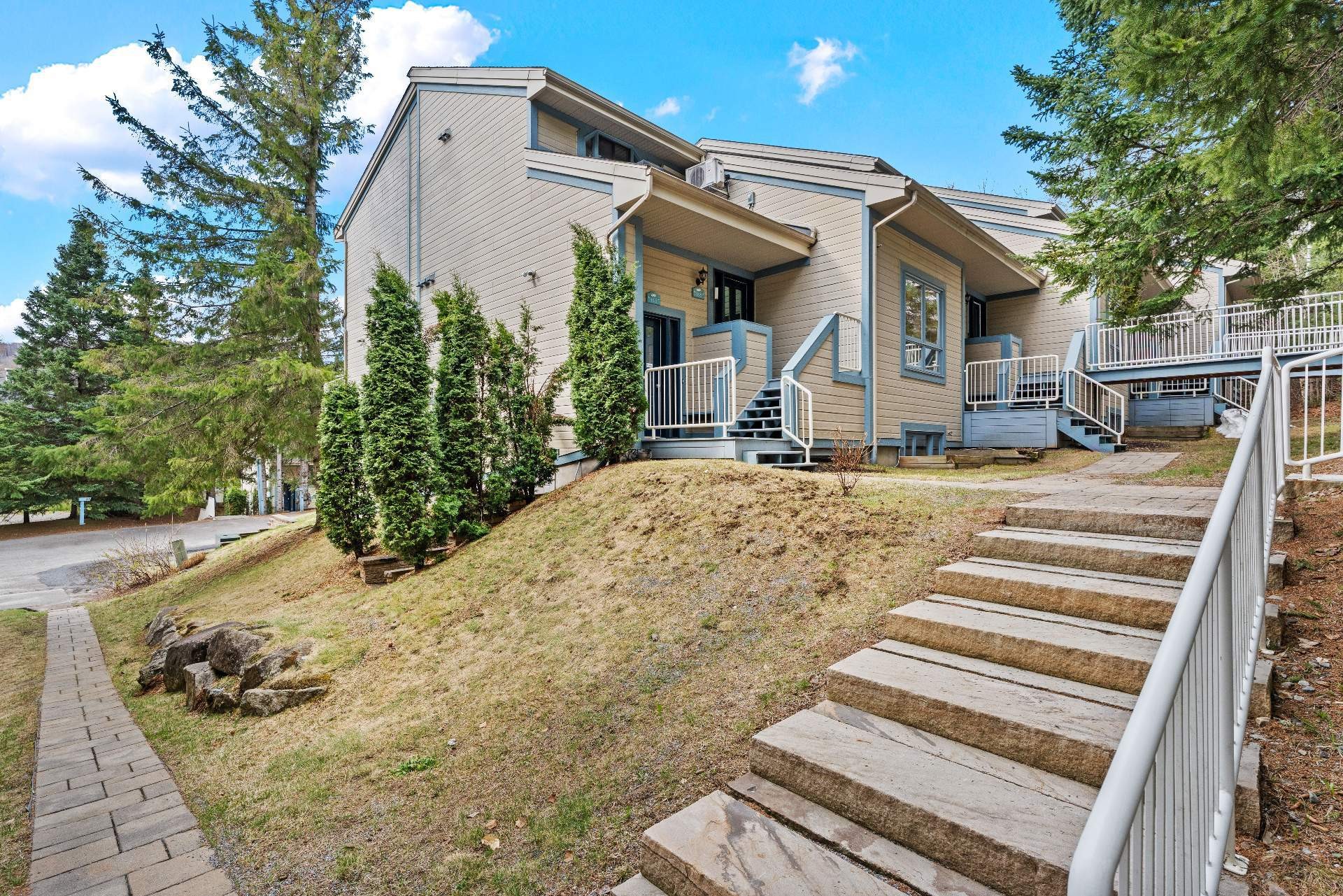 









782


Rue Principale

, 146,
Saint-Sauveur,




QC
J0R1R2

