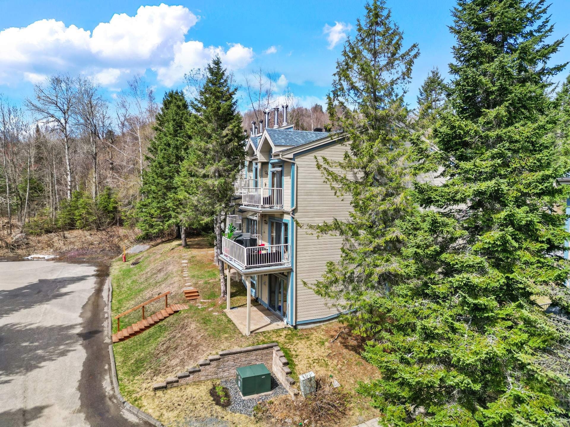 









782


Rue Principale

, 146,
Saint-Sauveur,




QC
J0R1R2

