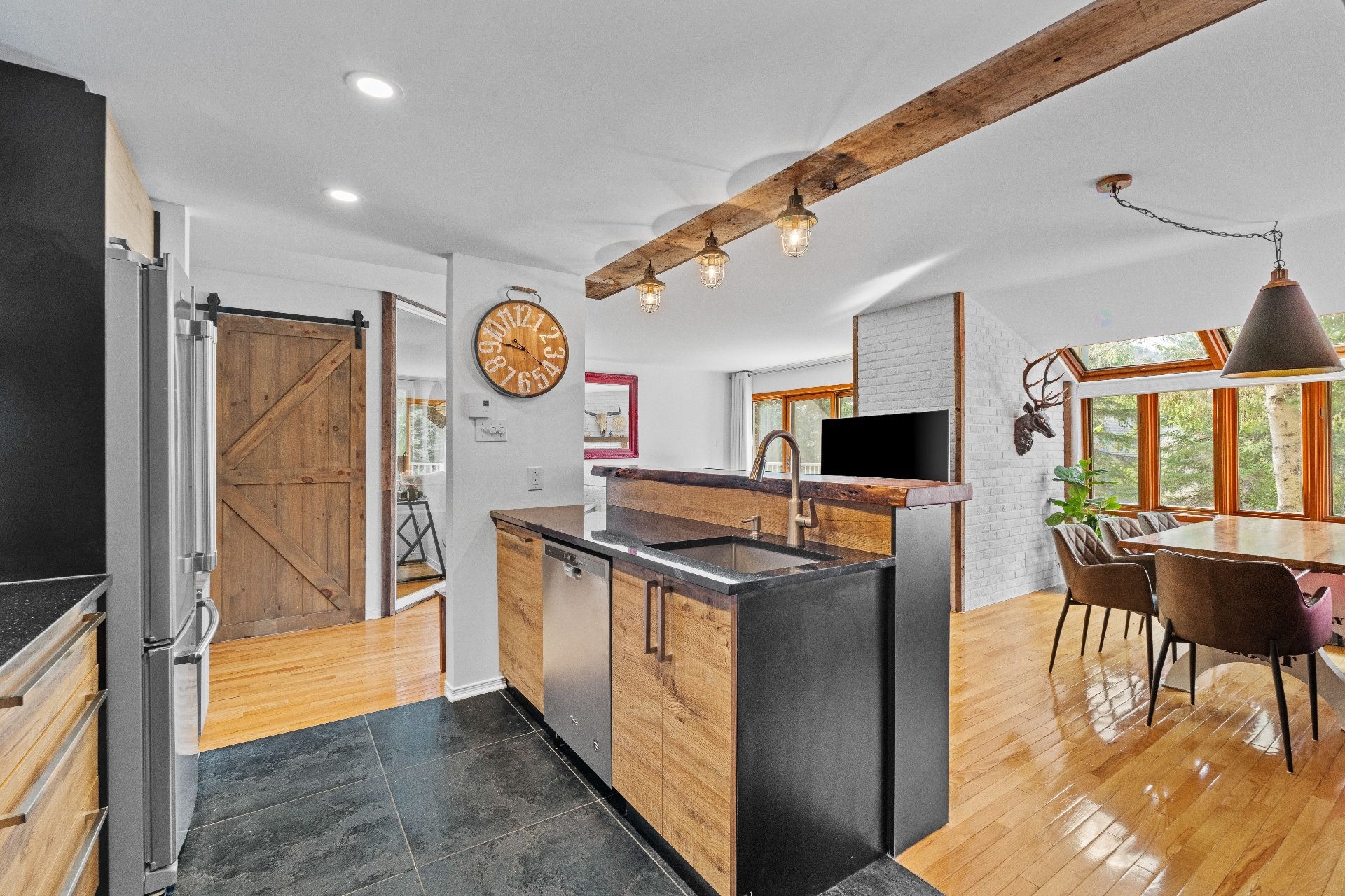 









782


Rue Principale

, 146,
Saint-Sauveur,




QC
J0R1R2


