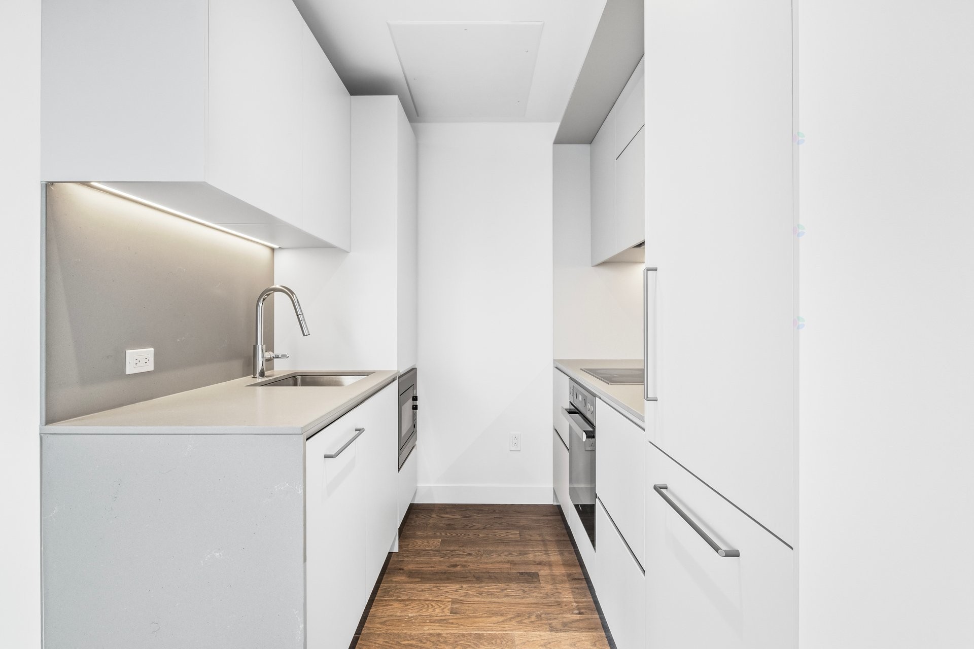 









1205


Rue du Square-Phillips

, 2816,
Montréal (Ville-Marie),




QC
H3B3H3

