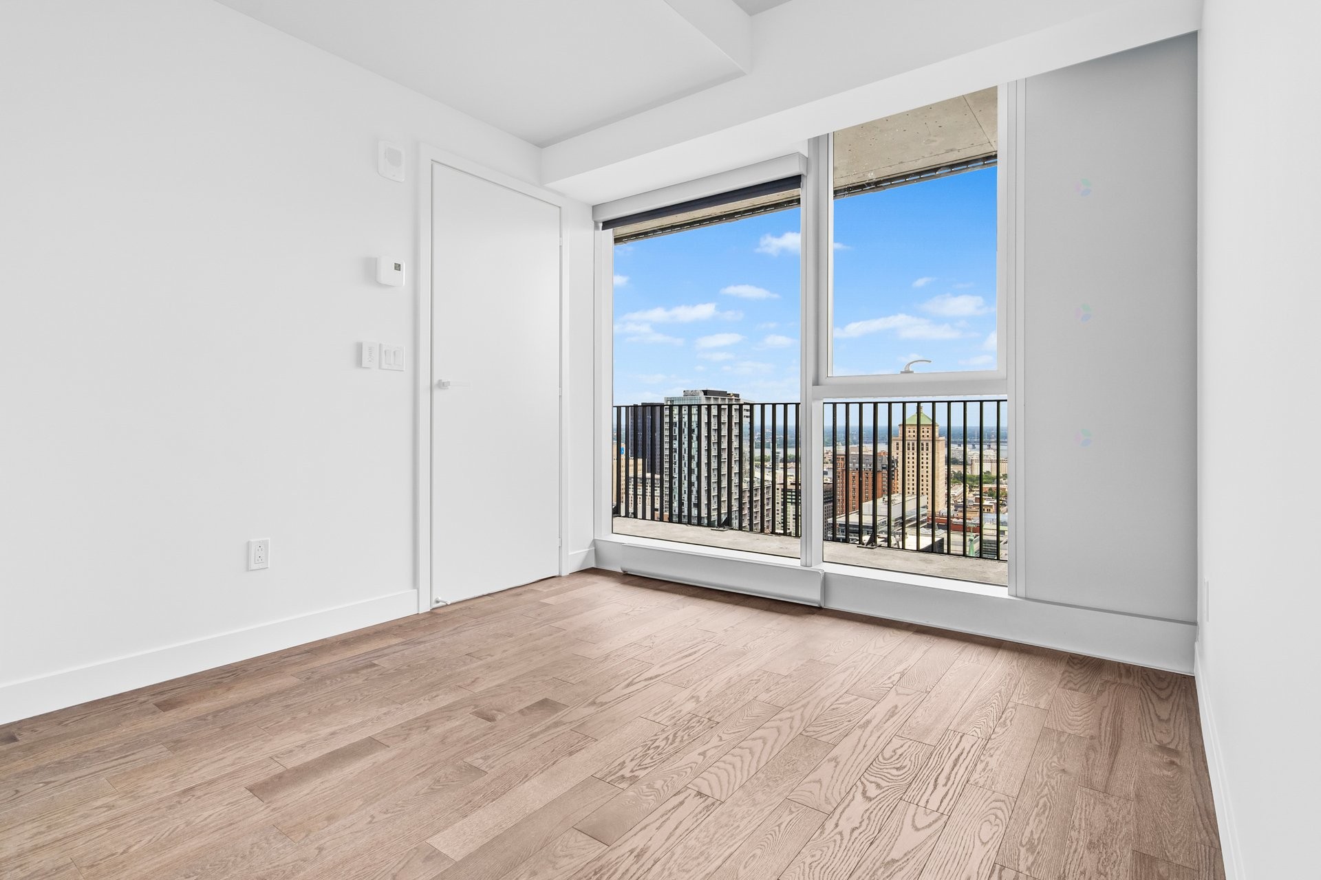 









1205


Rue du Square-Phillips

, 2816,
Montréal (Ville-Marie),




QC
H3B3H3

