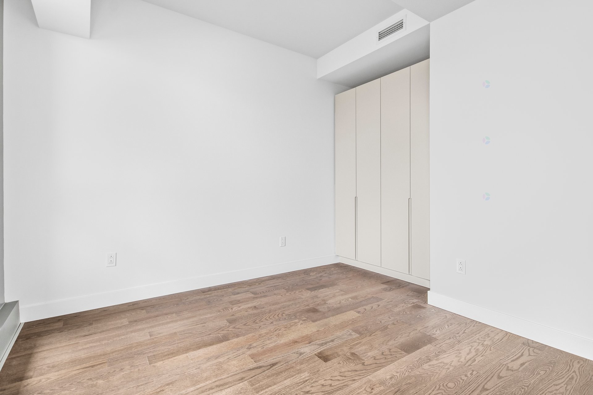 









1205


Rue du Square-Phillips

, 2816,
Montréal (Ville-Marie),




QC
H3B3H3

