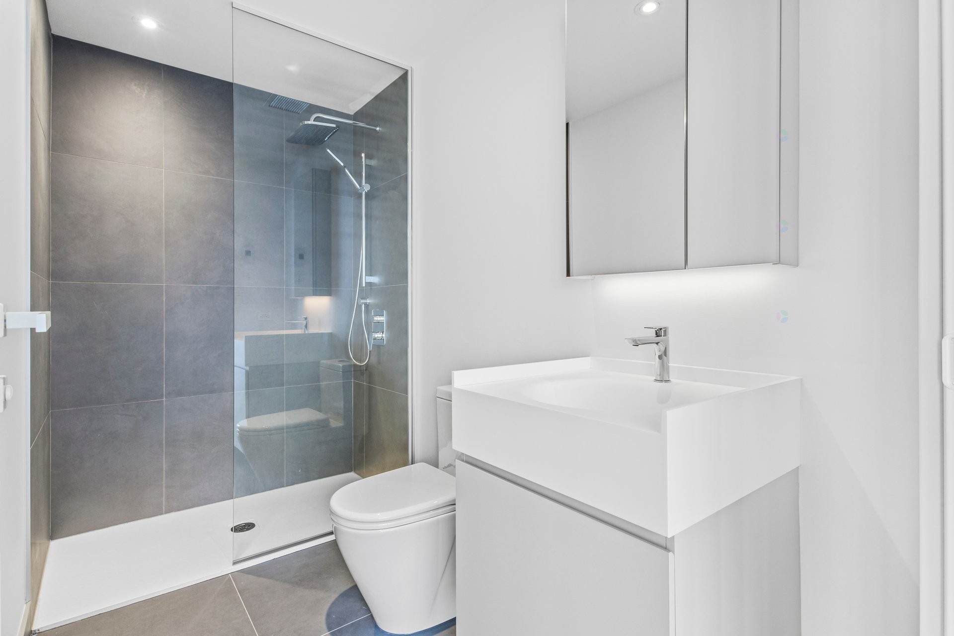 









1205


Rue du Square-Phillips

, 2816,
Montréal (Ville-Marie),




QC
H3B3H3

