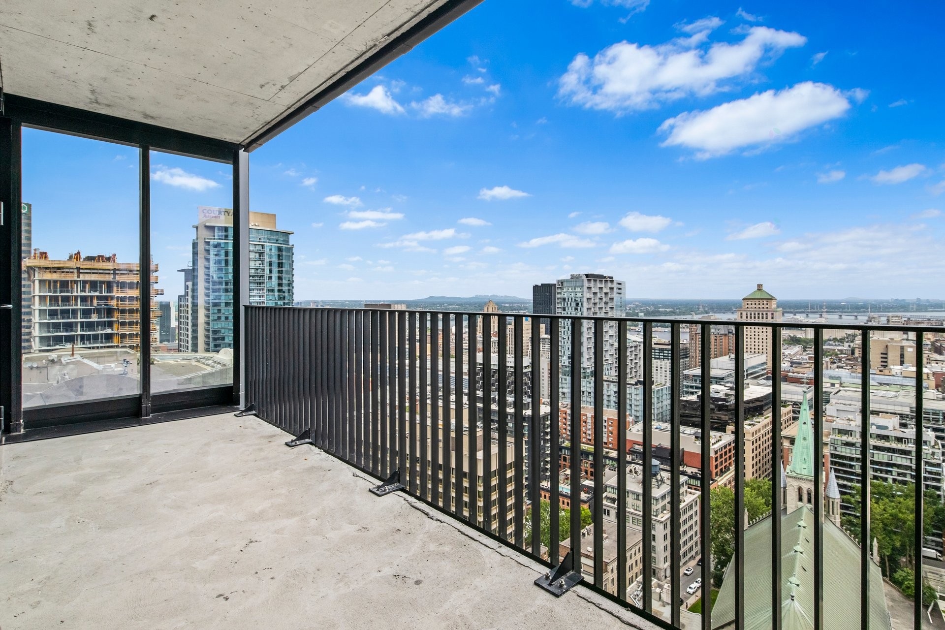 









1205


Rue du Square-Phillips

, 2816,
Montréal (Ville-Marie),




QC
H3B3H3


