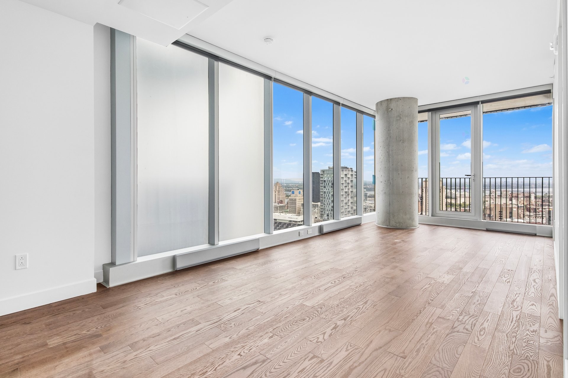 









1205


Rue du Square-Phillips

, 2816,
Montréal (Ville-Marie),




QC
H3B3H3


