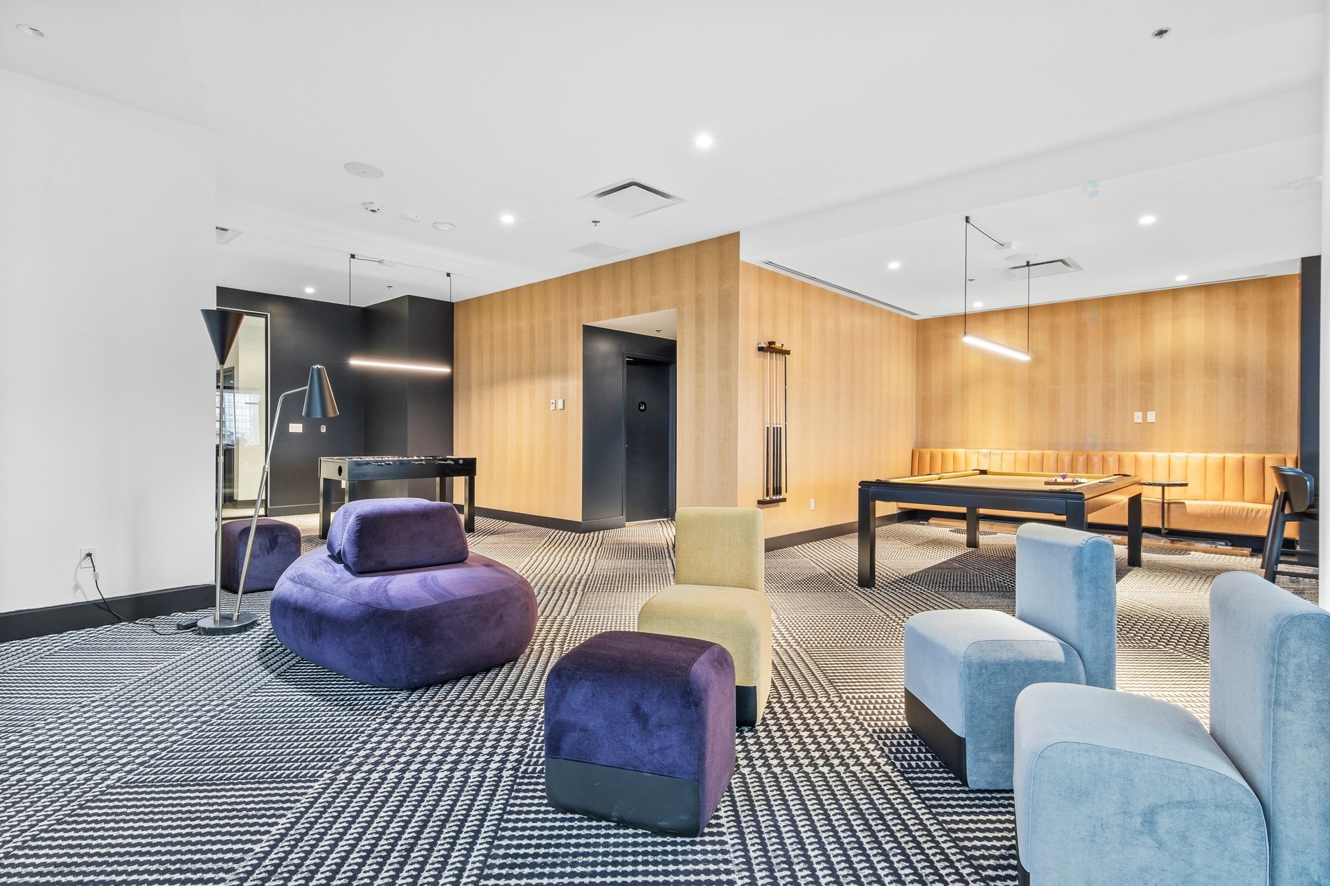 









1205


Rue du Square-Phillips

, 2816,
Montréal (Ville-Marie),




QC
H3B3H3

