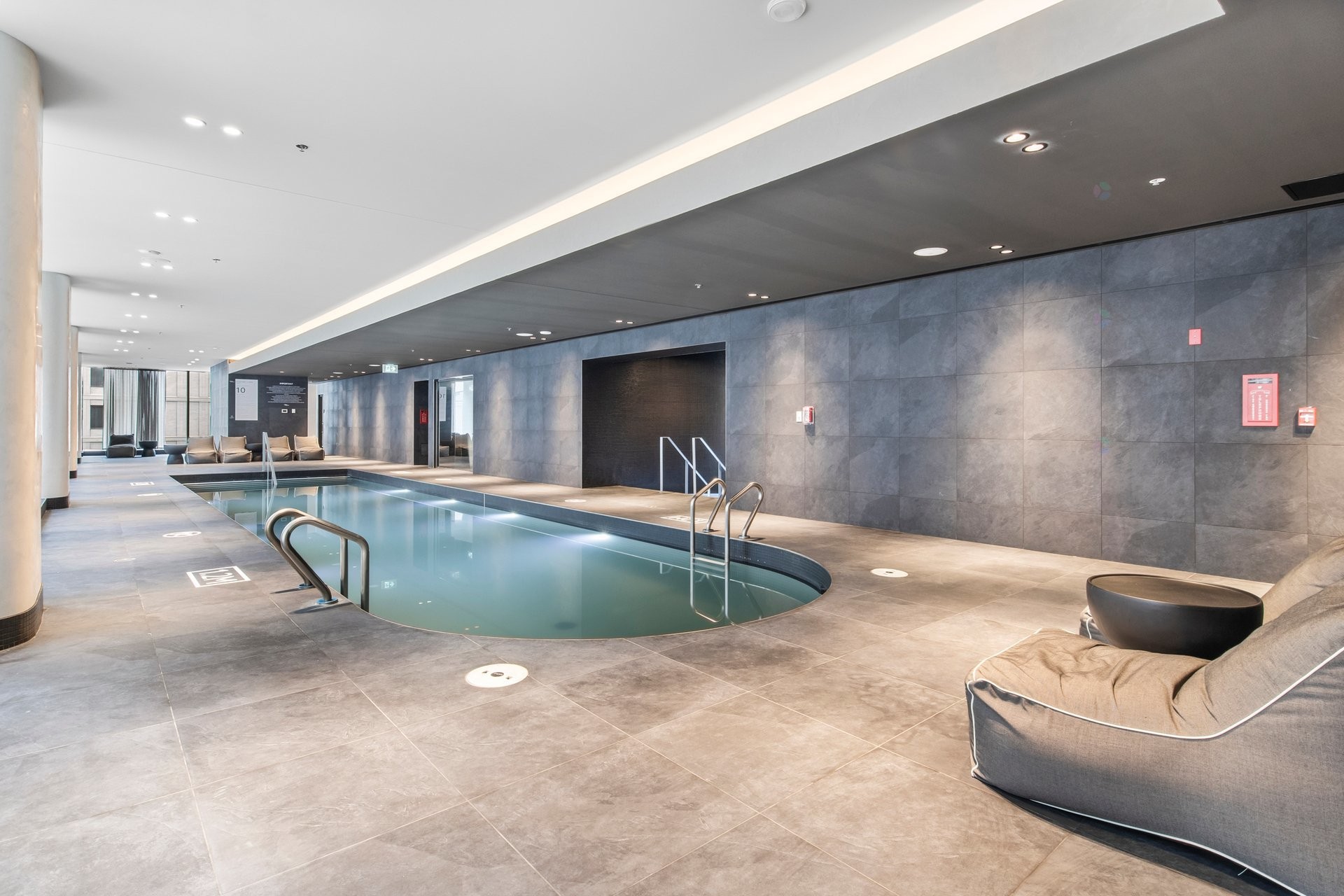 









1205


Rue du Square-Phillips

, 2816,
Montréal (Ville-Marie),




QC
H3B3H3

