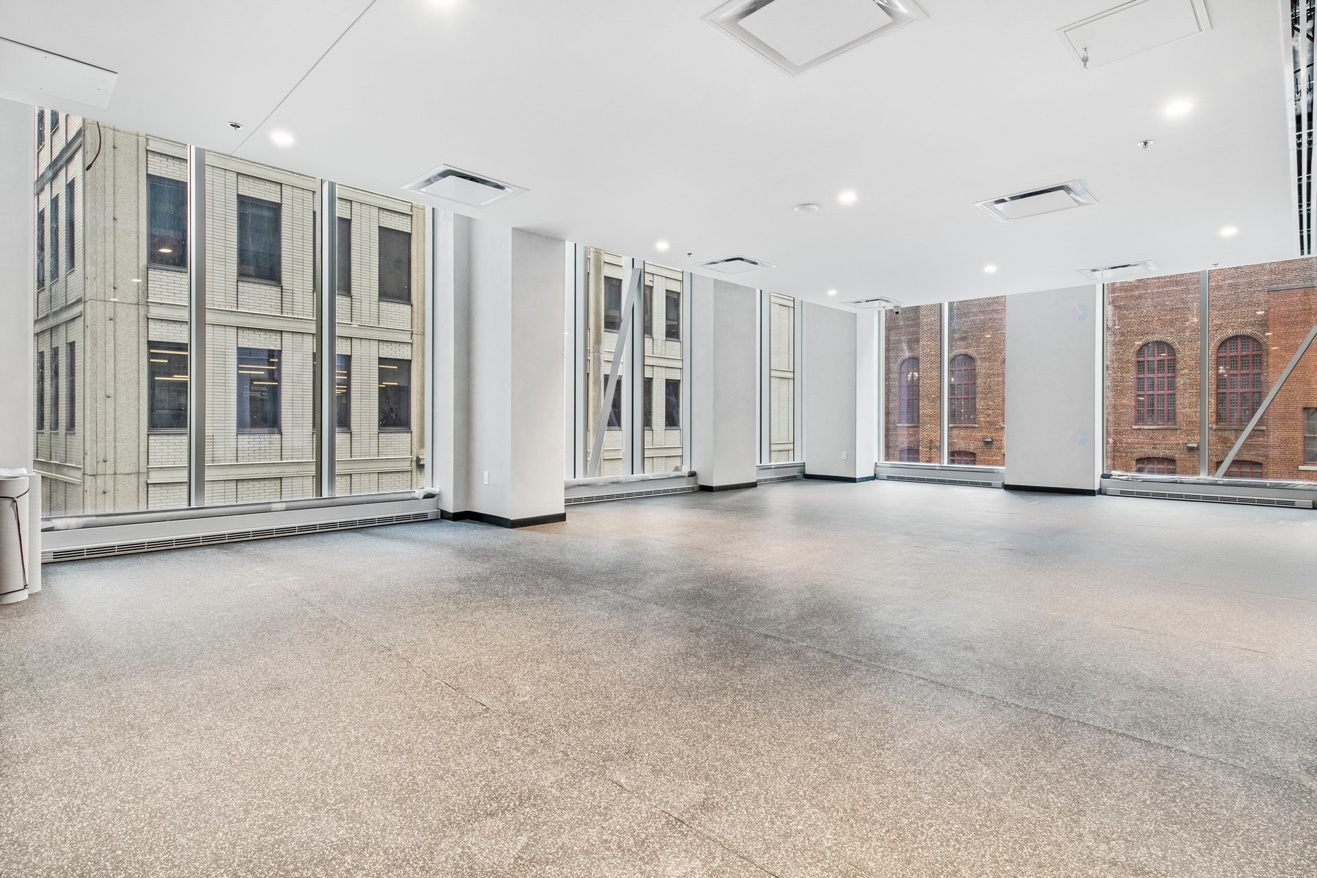 









1205


Rue du Square-Phillips

, 2816,
Montréal (Ville-Marie),




QC
H3B3H3

