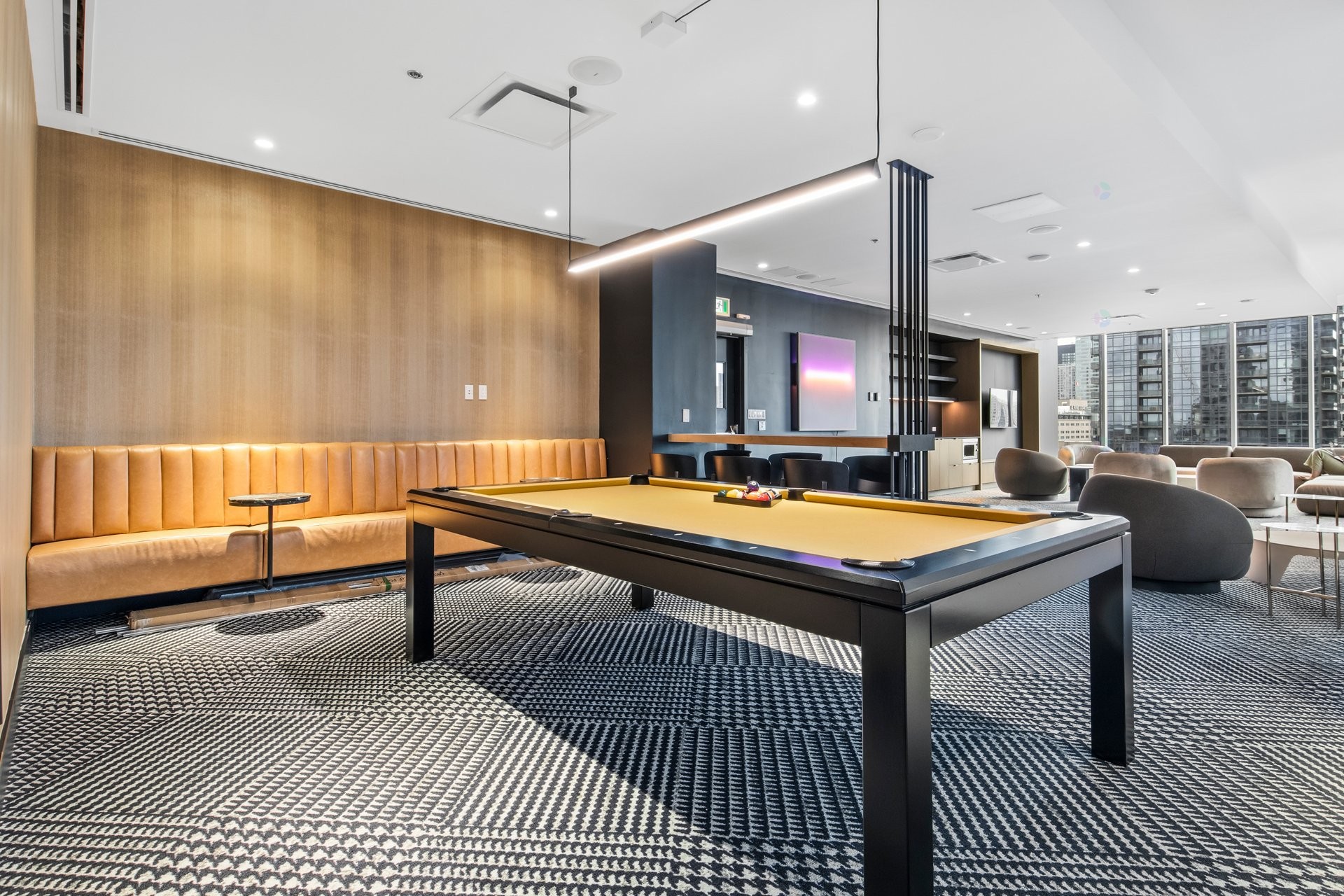 









1205


Rue du Square-Phillips

, 2816,
Montréal (Ville-Marie),




QC
H3B3H3

