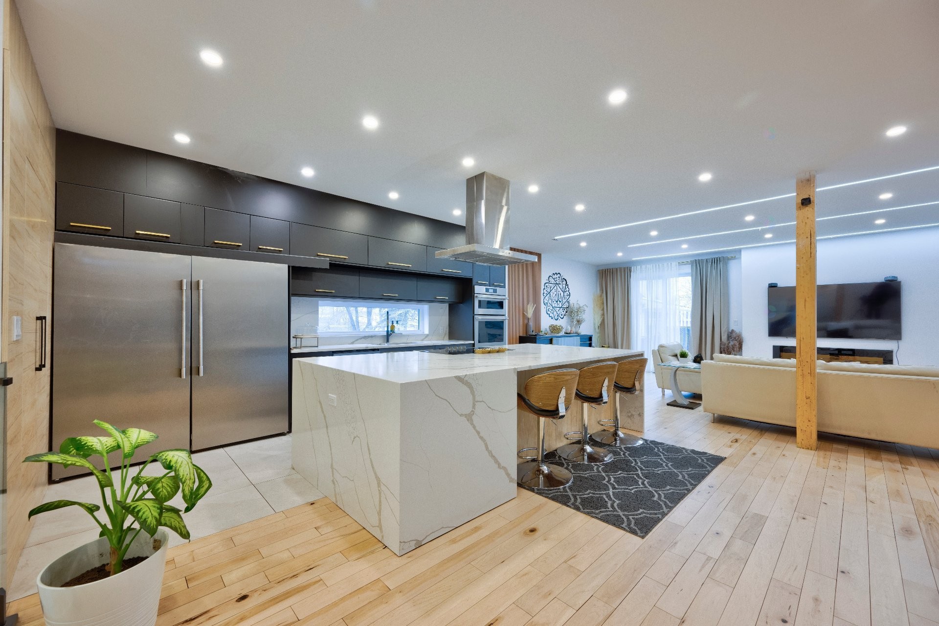 









2B


Tsse Chatel

,
Laval (Sainte-Rose),




QC
H7L3A5


