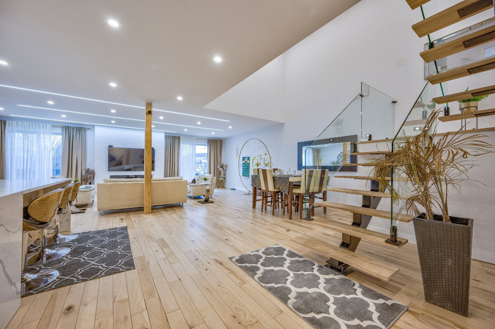 









2B


Tsse Chatel

,
Laval (Sainte-Rose),




QC
H7L3A5

