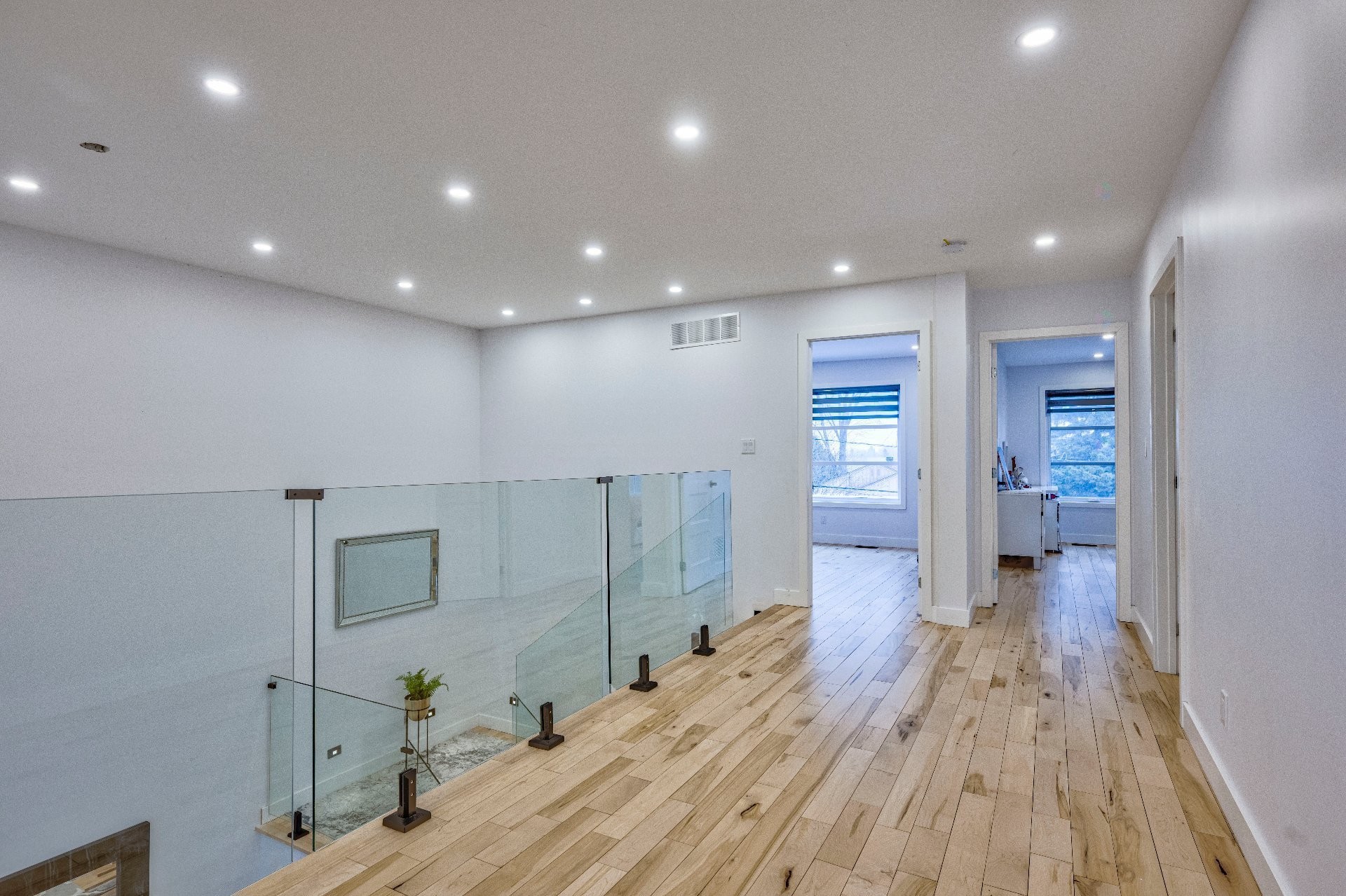 









2B


Tsse Chatel

,
Laval (Sainte-Rose),




QC
H7L3A5

