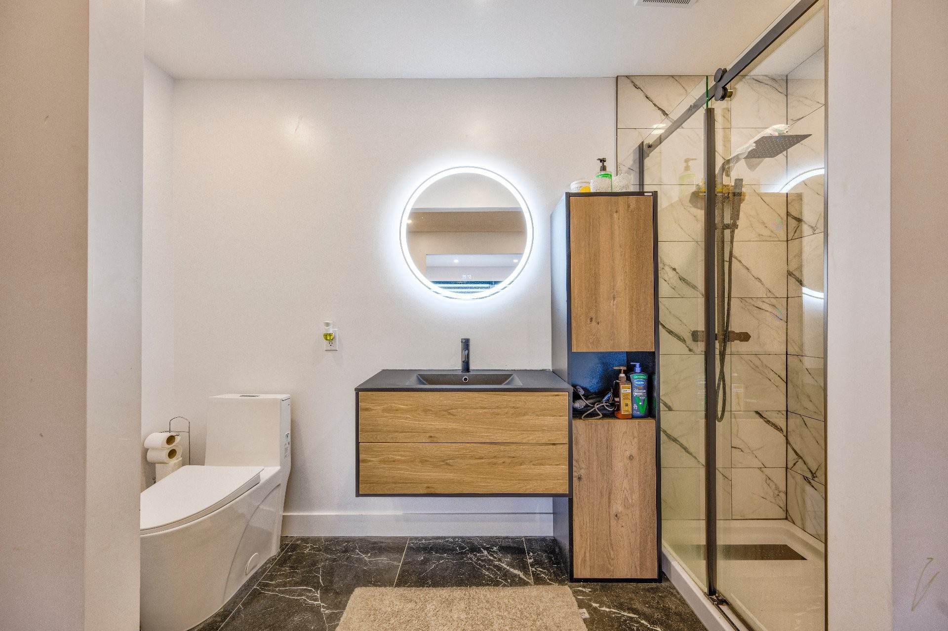 









2B


Tsse Chatel

,
Laval (Sainte-Rose),




QC
H7L3A5

