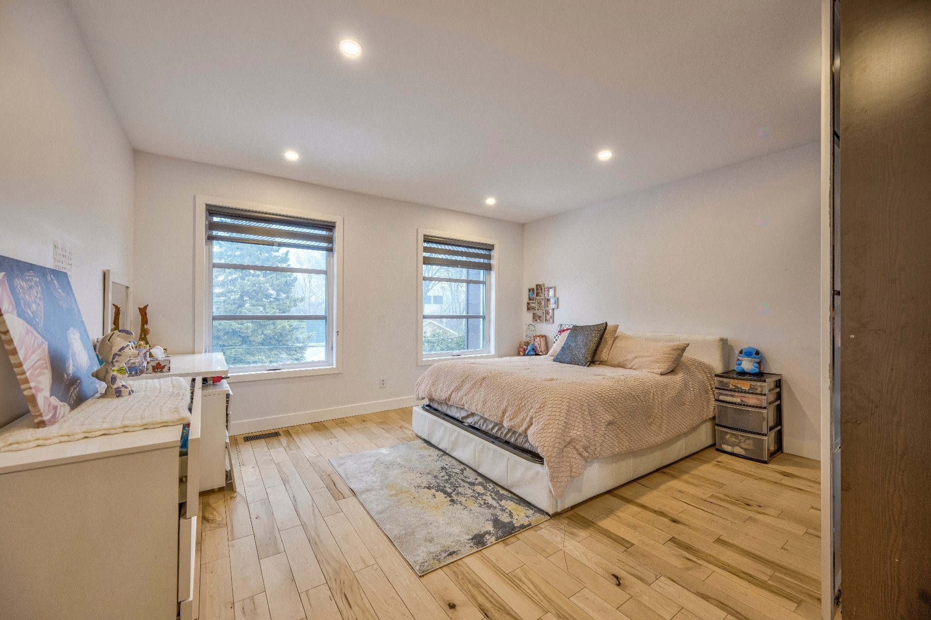 









2B


Tsse Chatel

,
Laval (Sainte-Rose),




QC
H7L3A5

