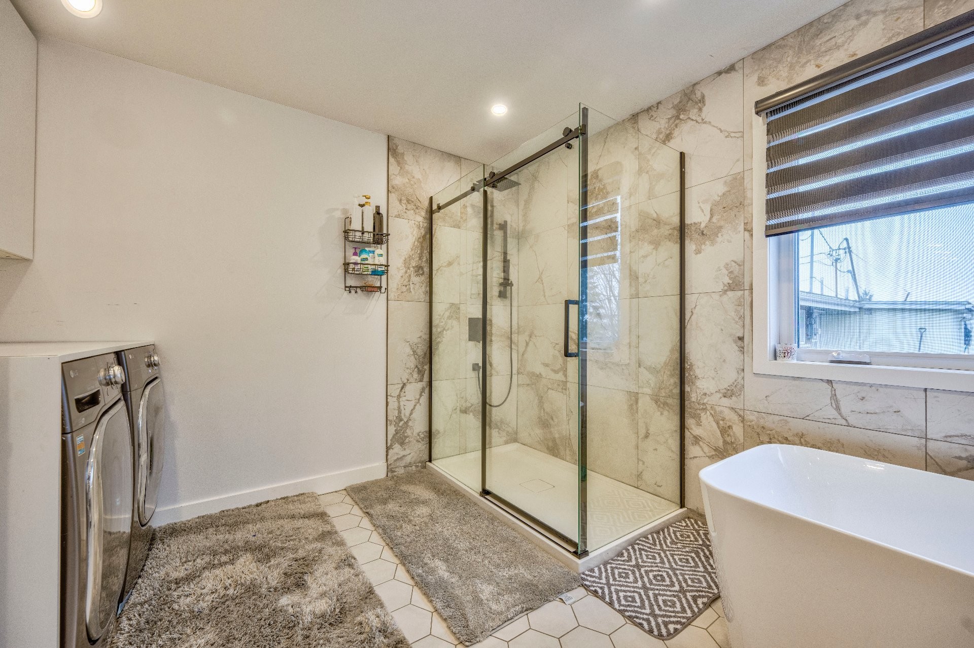 









2B


Tsse Chatel

,
Laval (Sainte-Rose),




QC
H7L3A5


