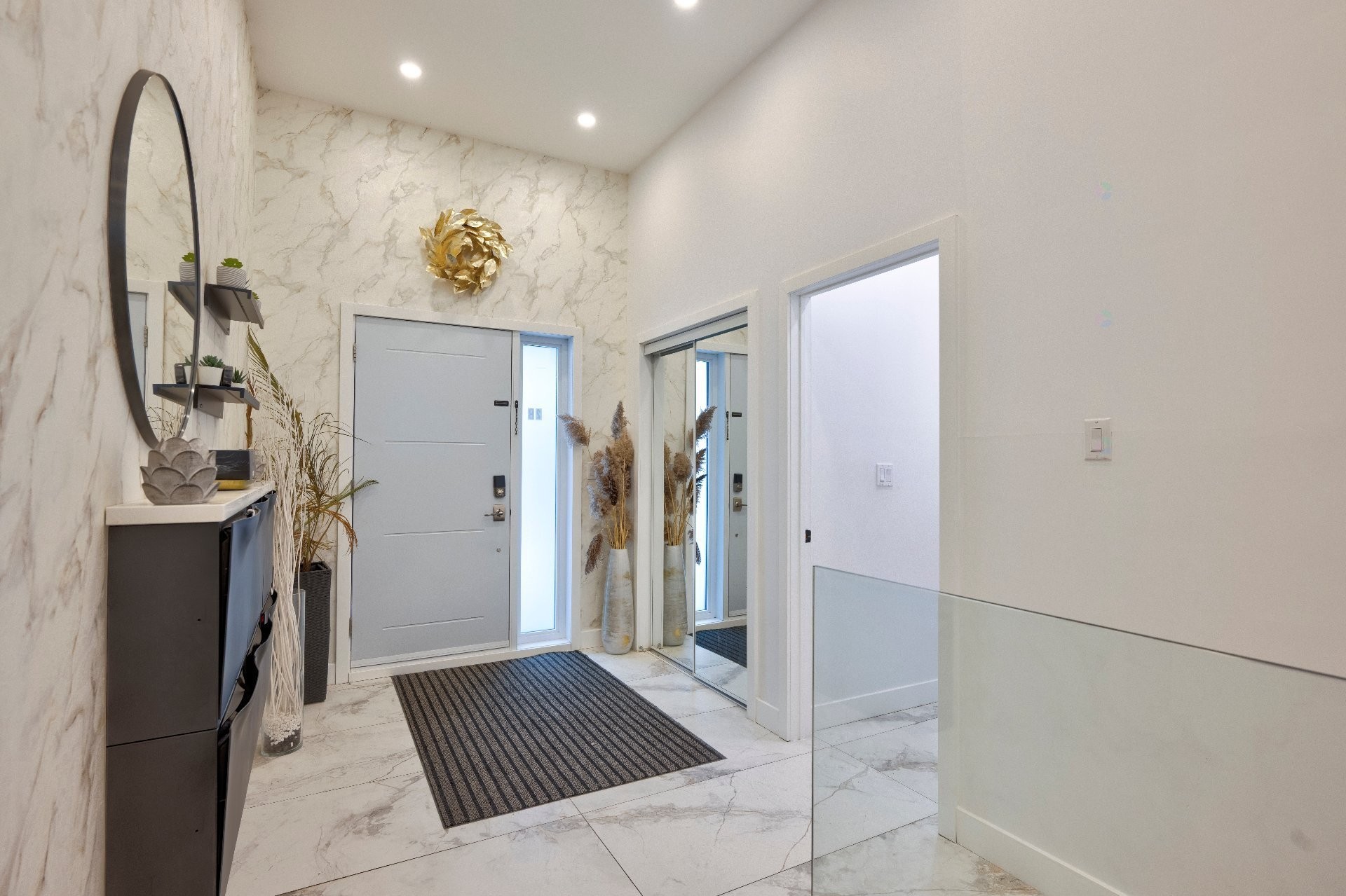 









2B


Tsse Chatel

,
Laval (Sainte-Rose),




QC
H7L3A5

