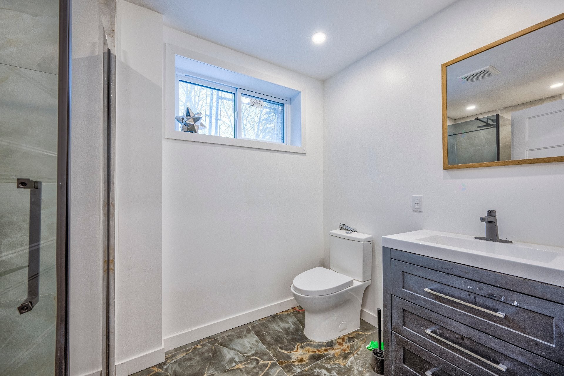 









2B


Tsse Chatel

,
Laval (Sainte-Rose),




QC
H7L3A5

