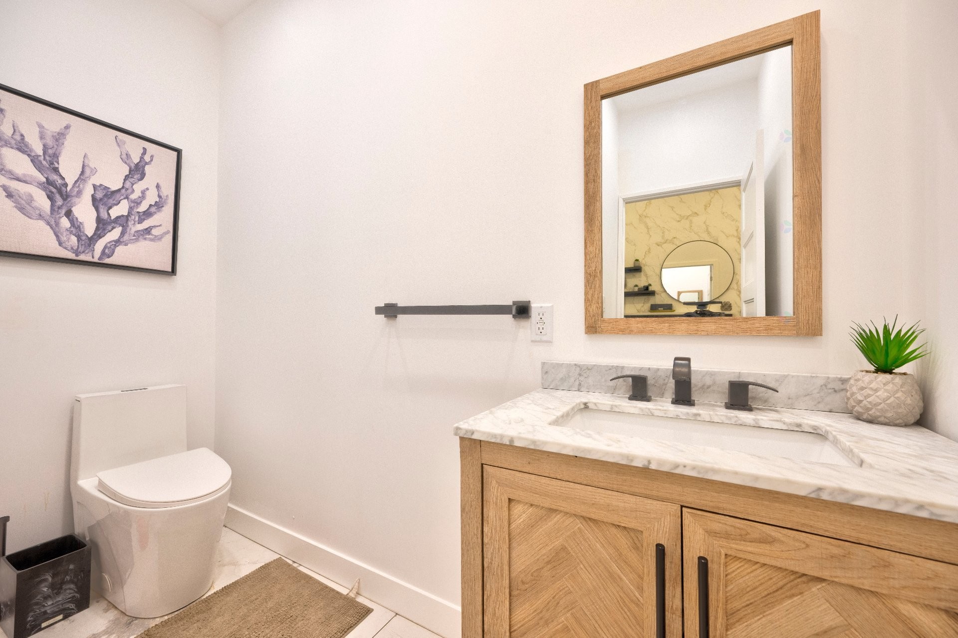 









2B


Tsse Chatel

,
Laval (Sainte-Rose),




QC
H7L3A5

